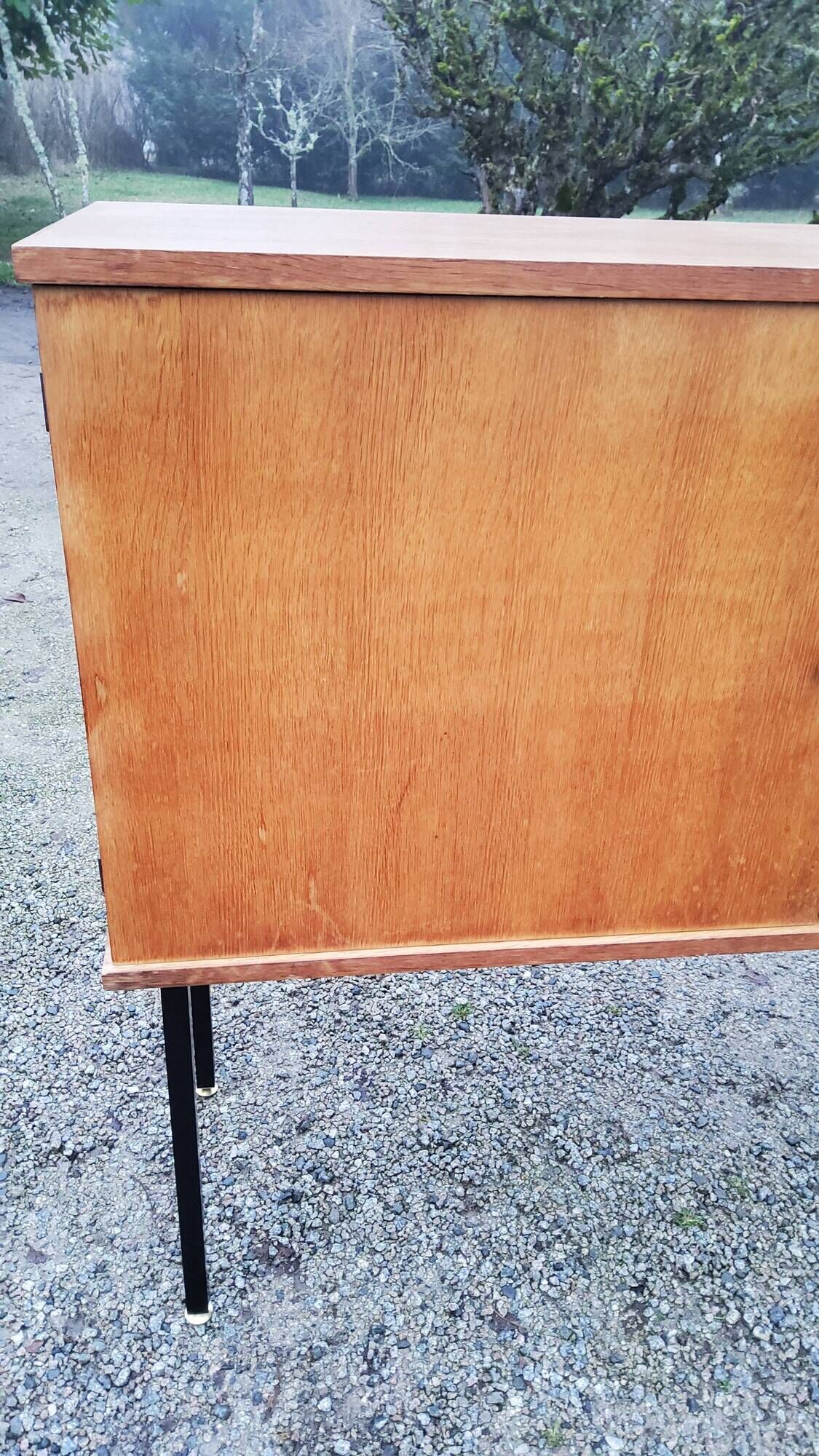 Buffet of the 60s in blond oak metal feet with square section