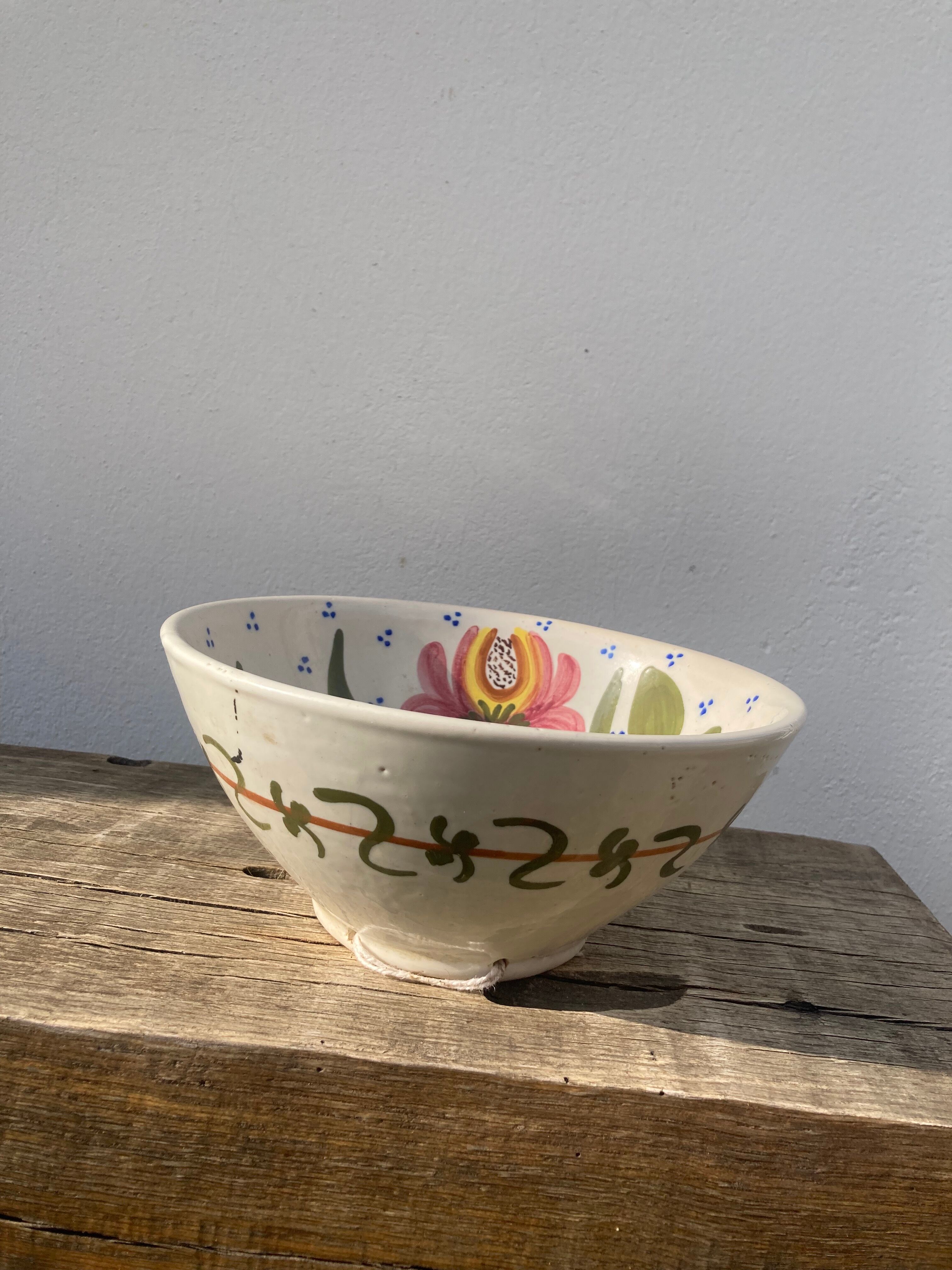 Ceramic salad bowl or decorative plate flower decoration