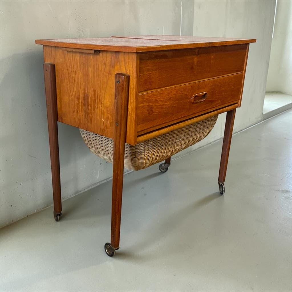 Vintage wooden sewing box/mini commode on wheels