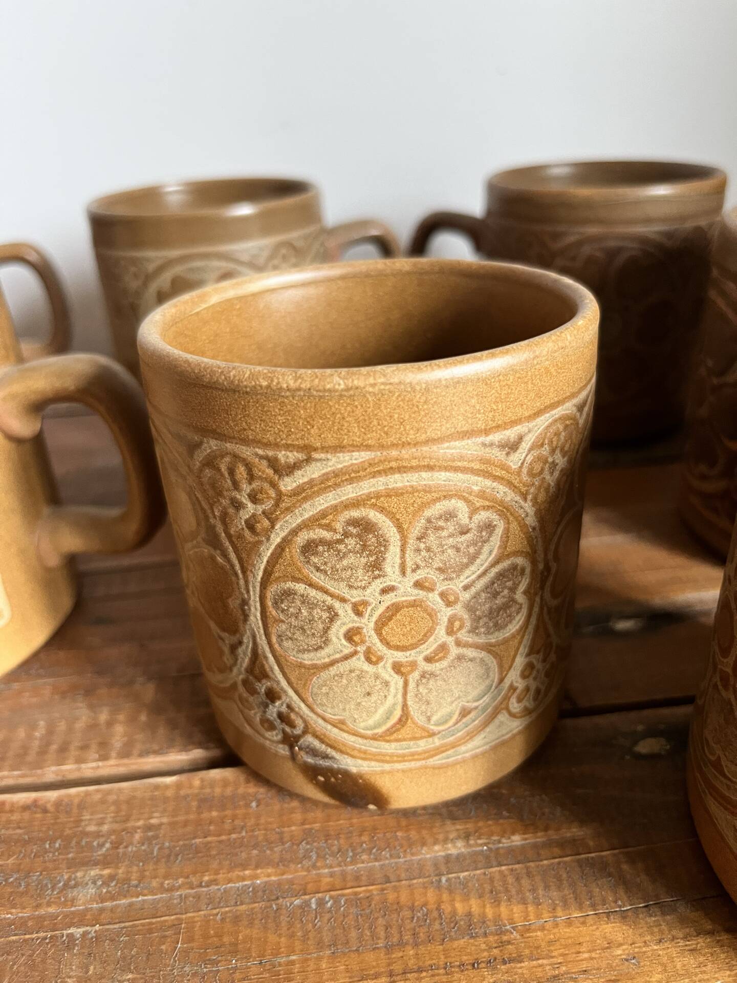 8 stoneware mugs