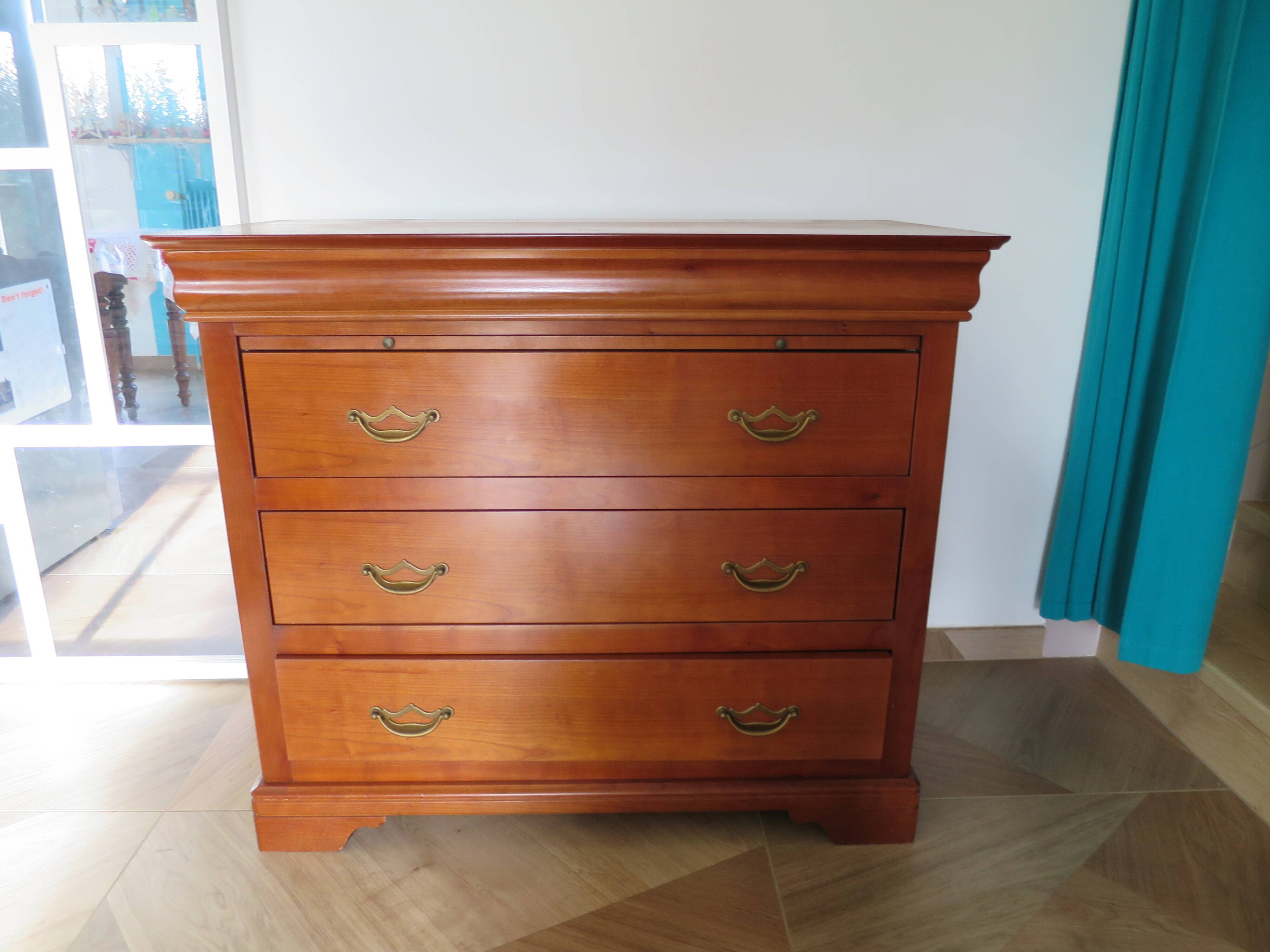 3-drawer chest of drawers with sliding shelf - Louis Philippe style - cherry color
