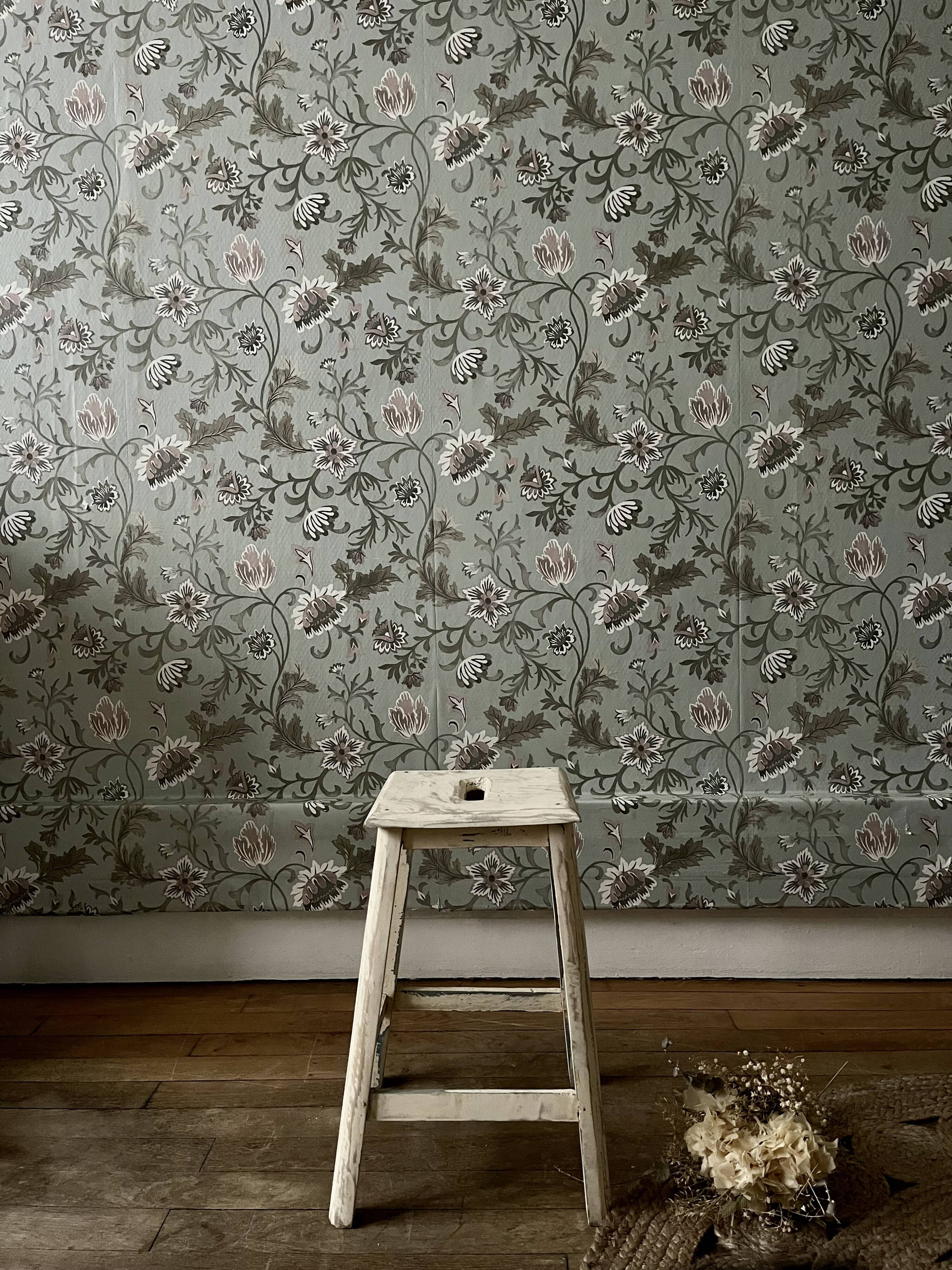 Weathered workshop stool (renovated)