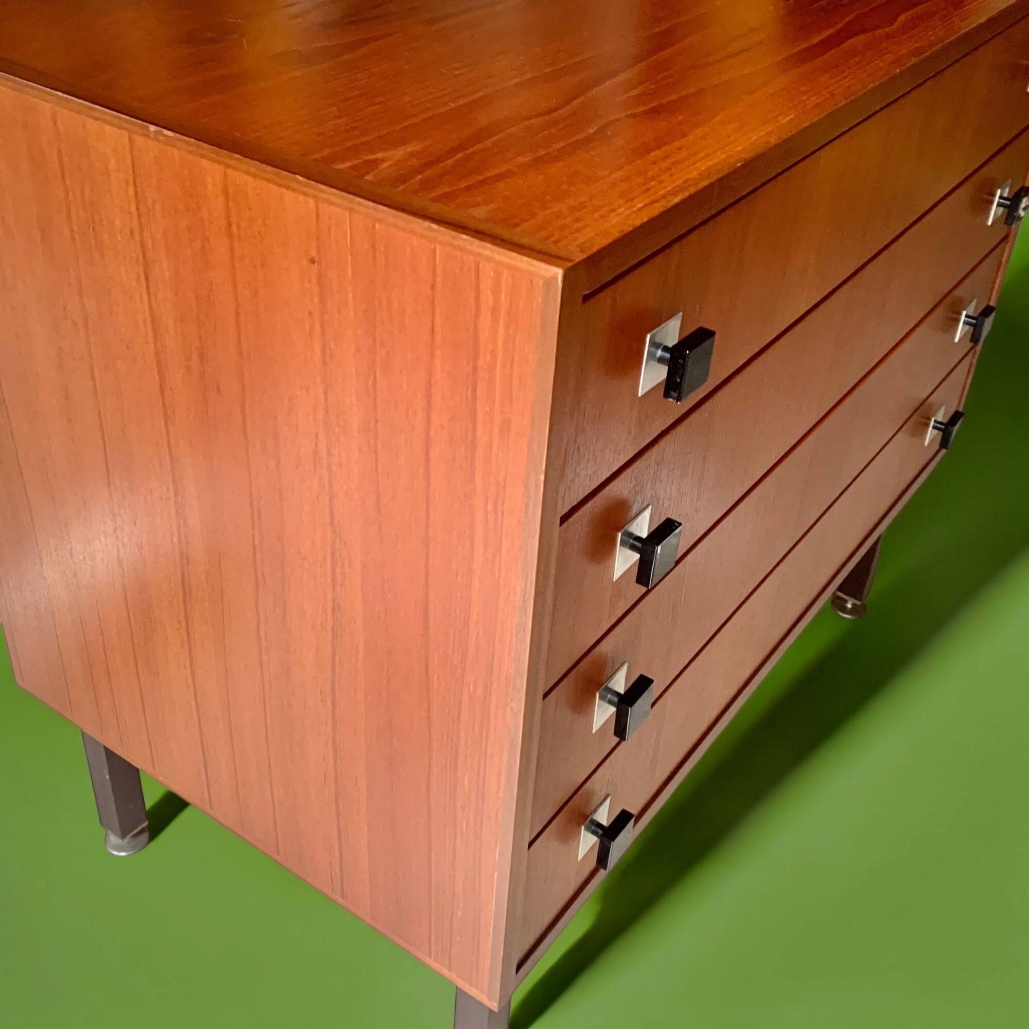 Commode vintage style scandinave - Combineurop