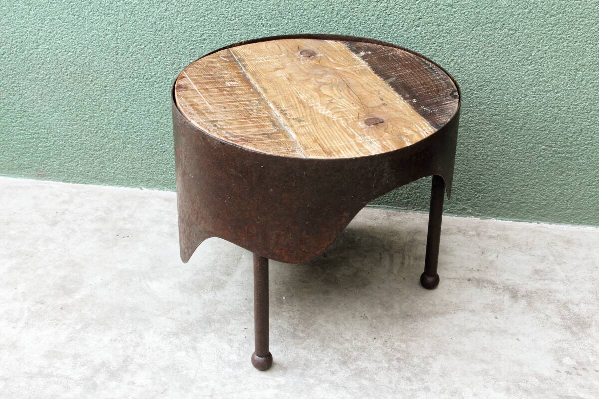 Industrial coffee table in steel and patinated wood