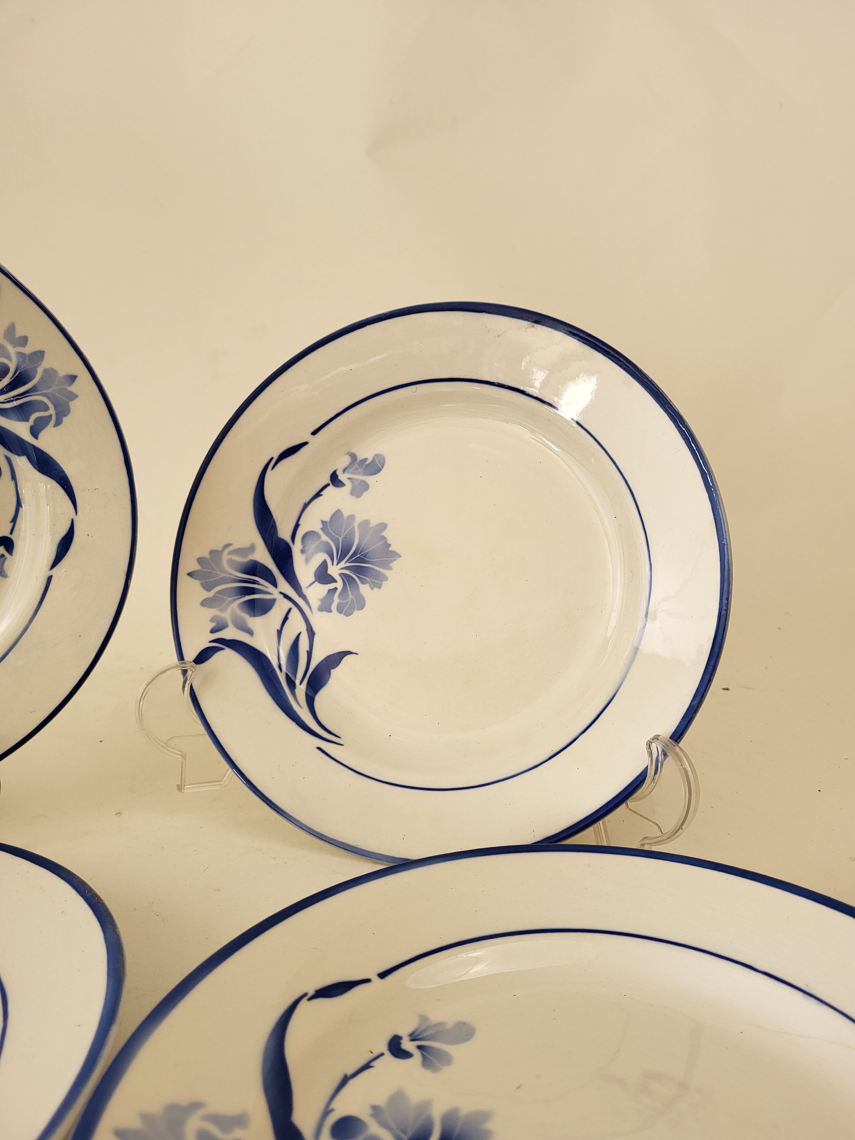 4 flat plates in Gien earthenware model Alberic