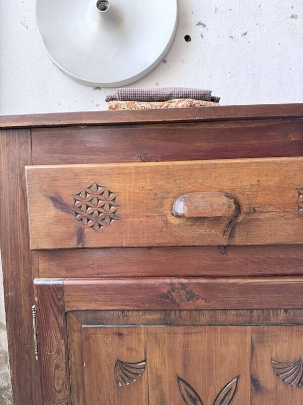 Meuble de rangement confiturier art populaire savoyard 1950