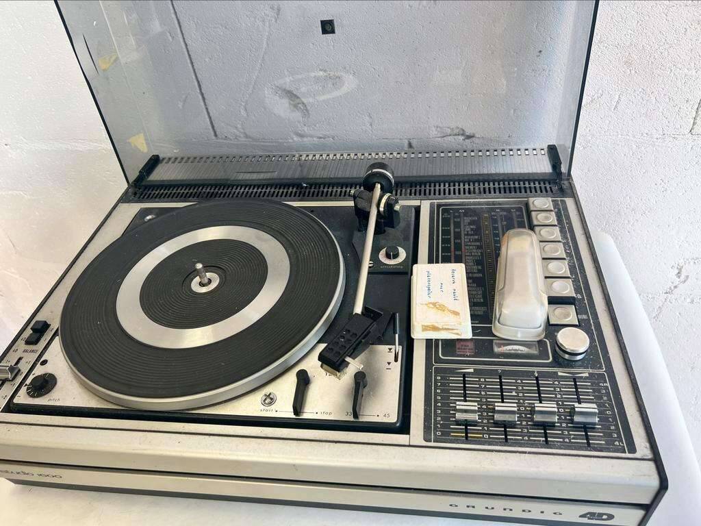 Vintage record player & radio with grundig speakers