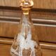 Carafe en verre soufflé moulé à décor de chasse équestre au renard, belle époque