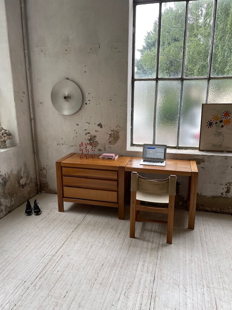 Regain dresser office row