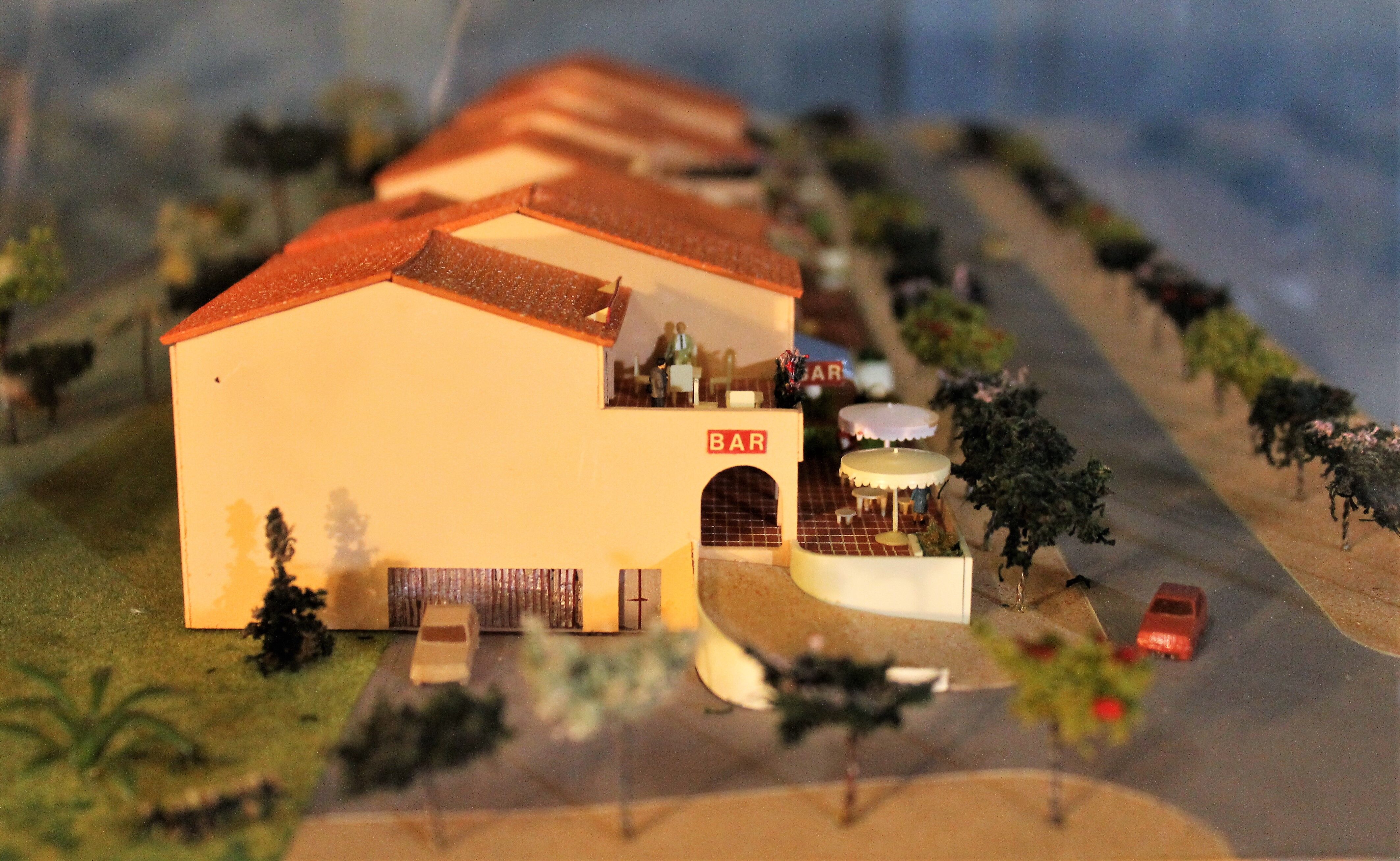 Model architect, 1980s