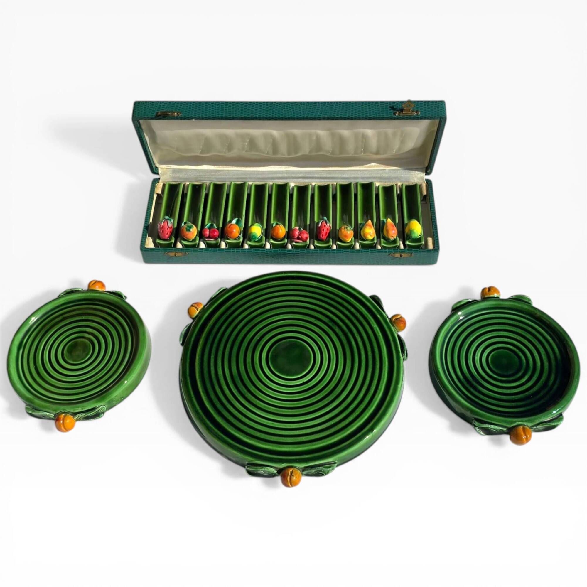 Service de table Vallauris — 12 porte-couteaux + 3 coupelles, céramique ver