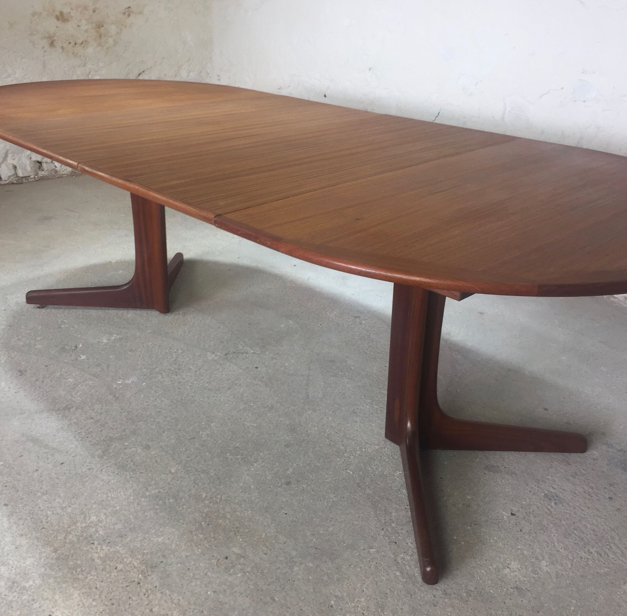 Scandinavian oval table in teak from the 1970s