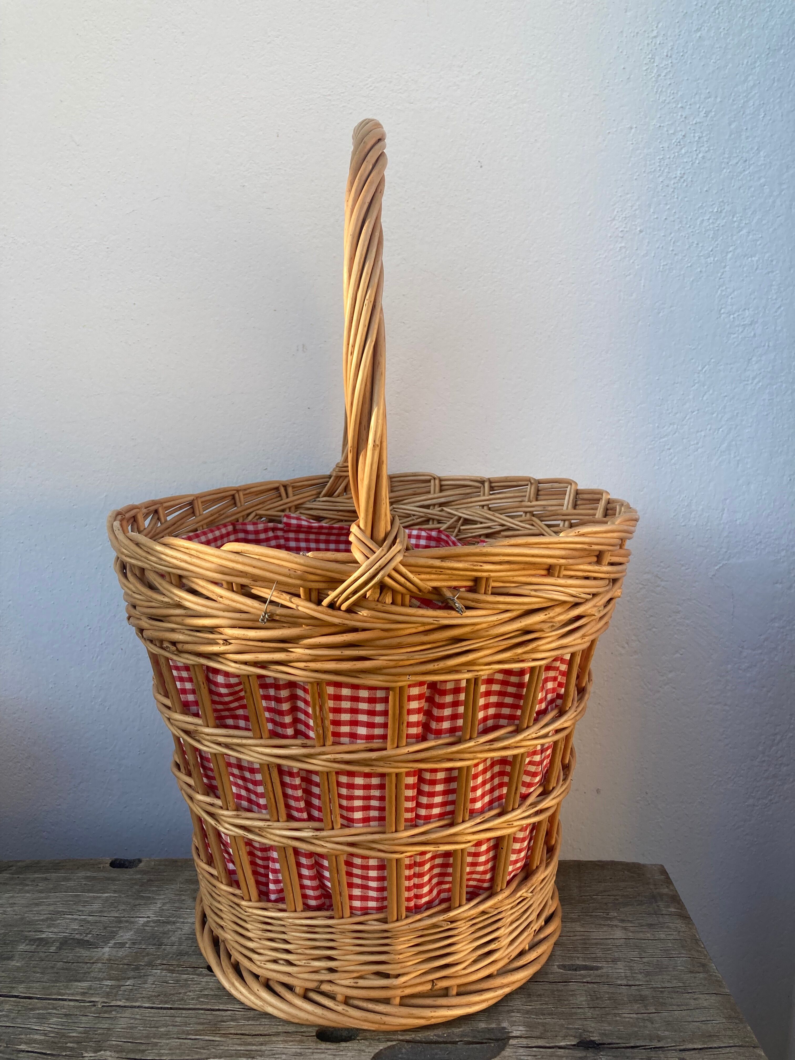 Basket in vintage woven wicker and red gingham