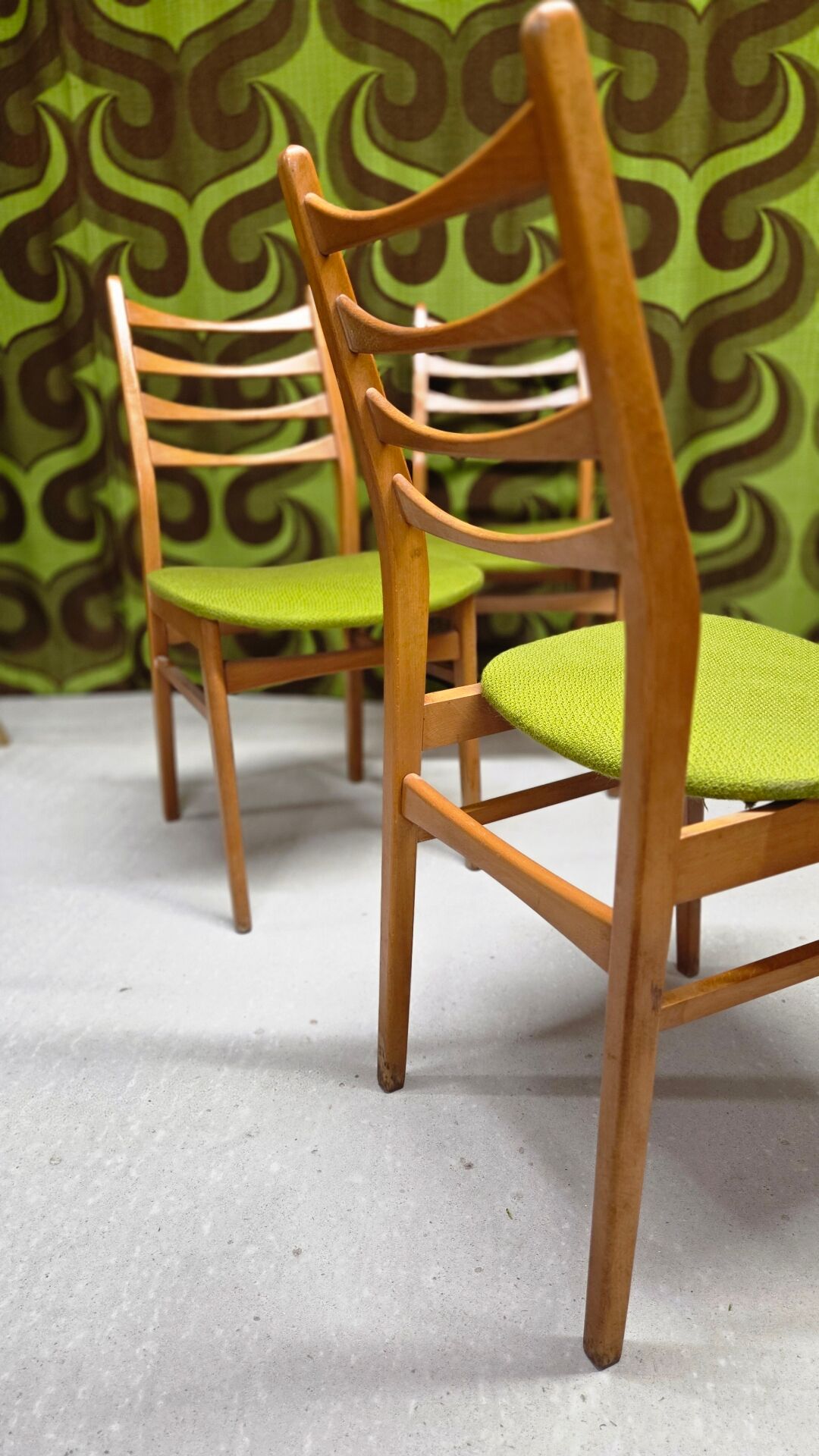 Lot of 4 Scandinavian chairs from the 1960s.