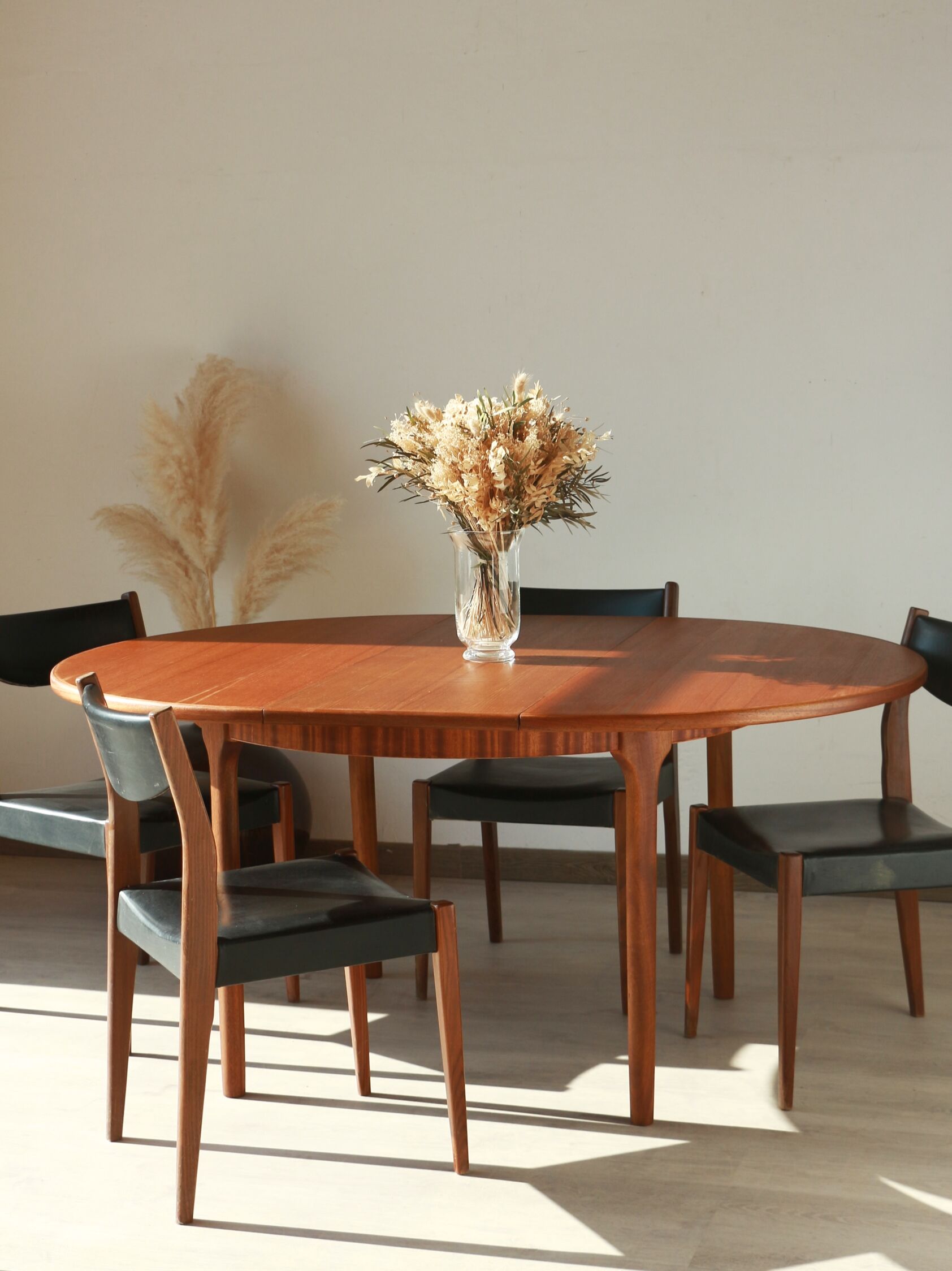 Round dining table with extension - McIntosh - 60s