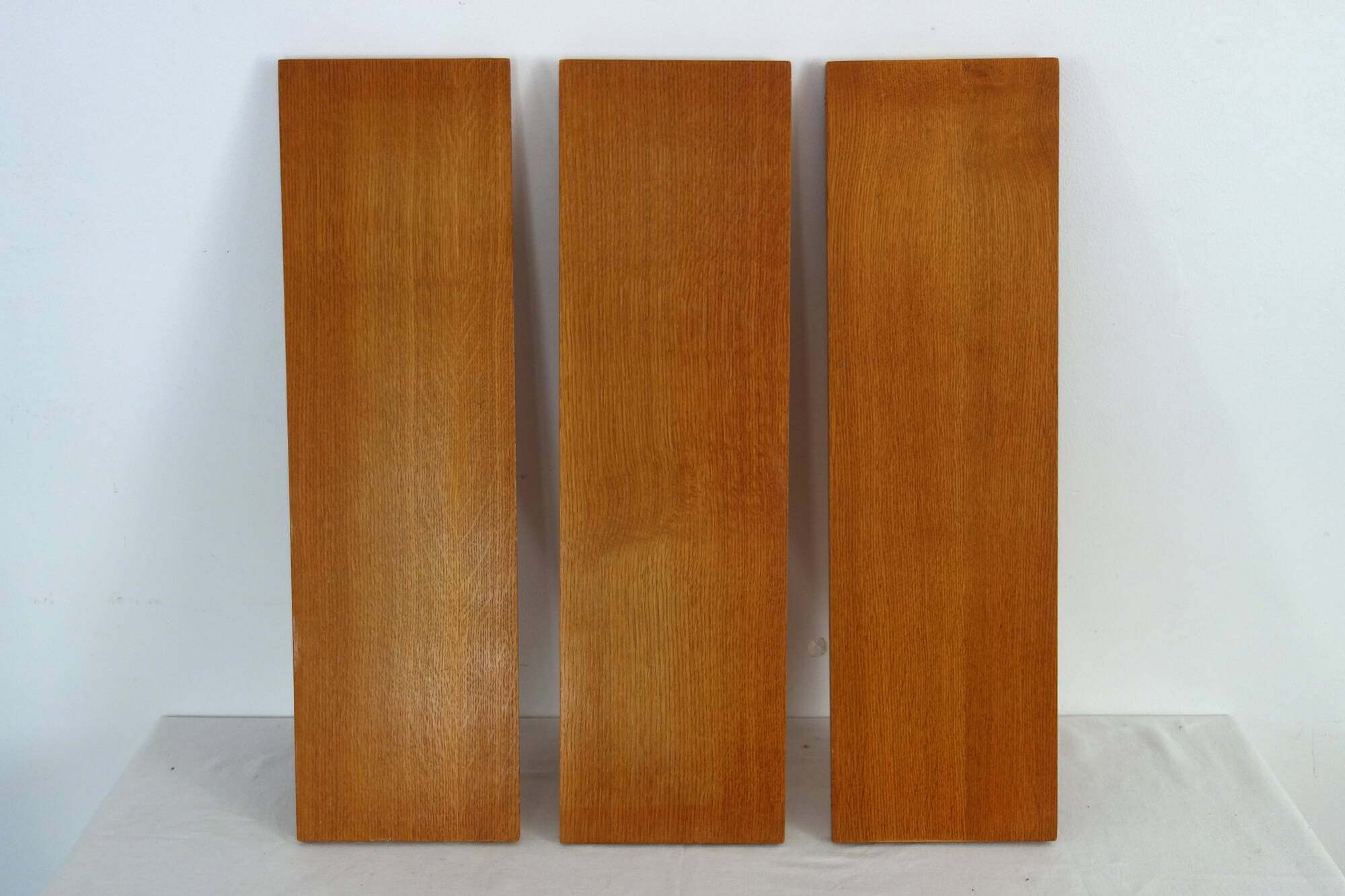 String wall shelf in gold metal and wood from the 60s
