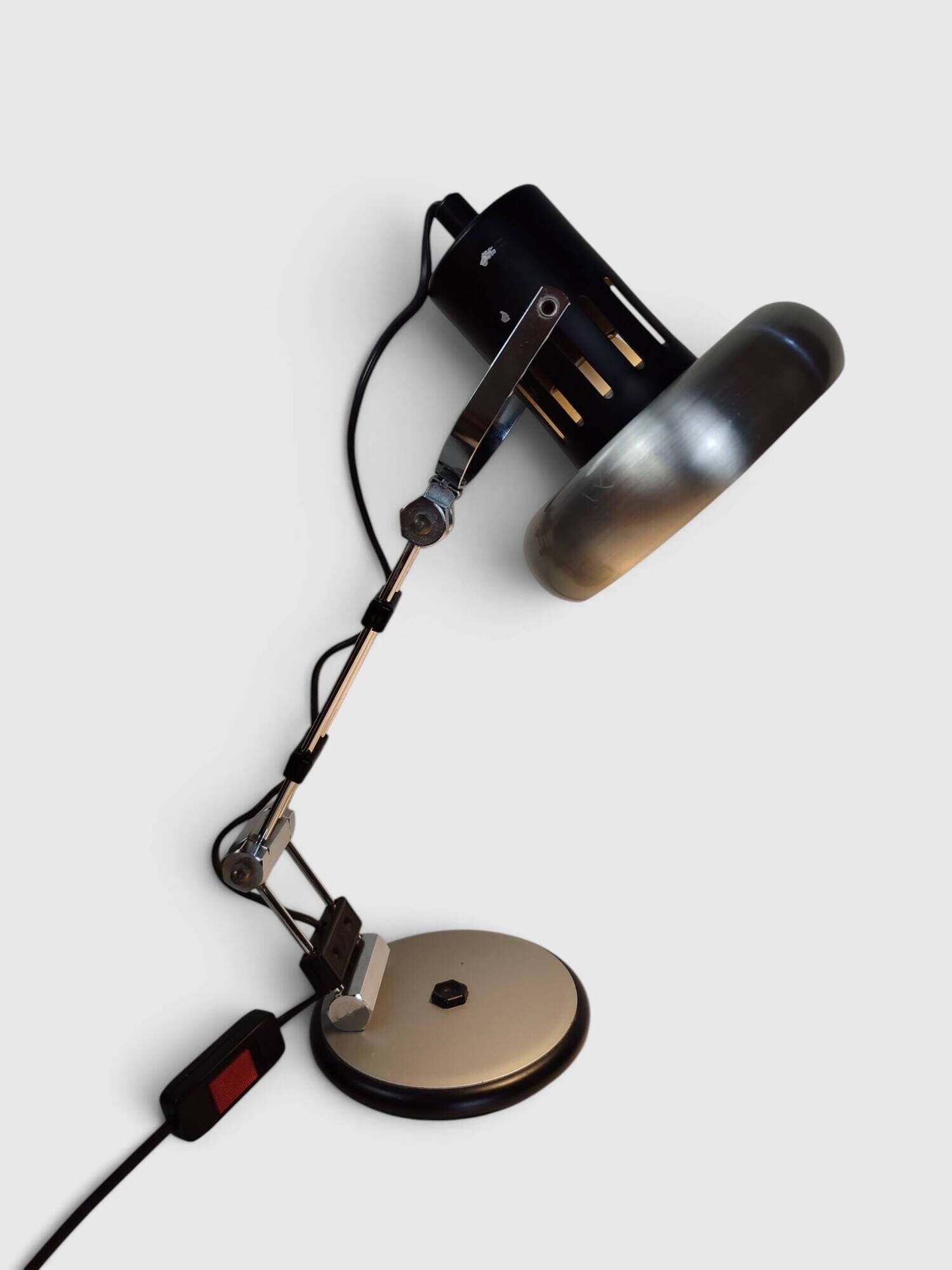 Modernist articulated desk lamp