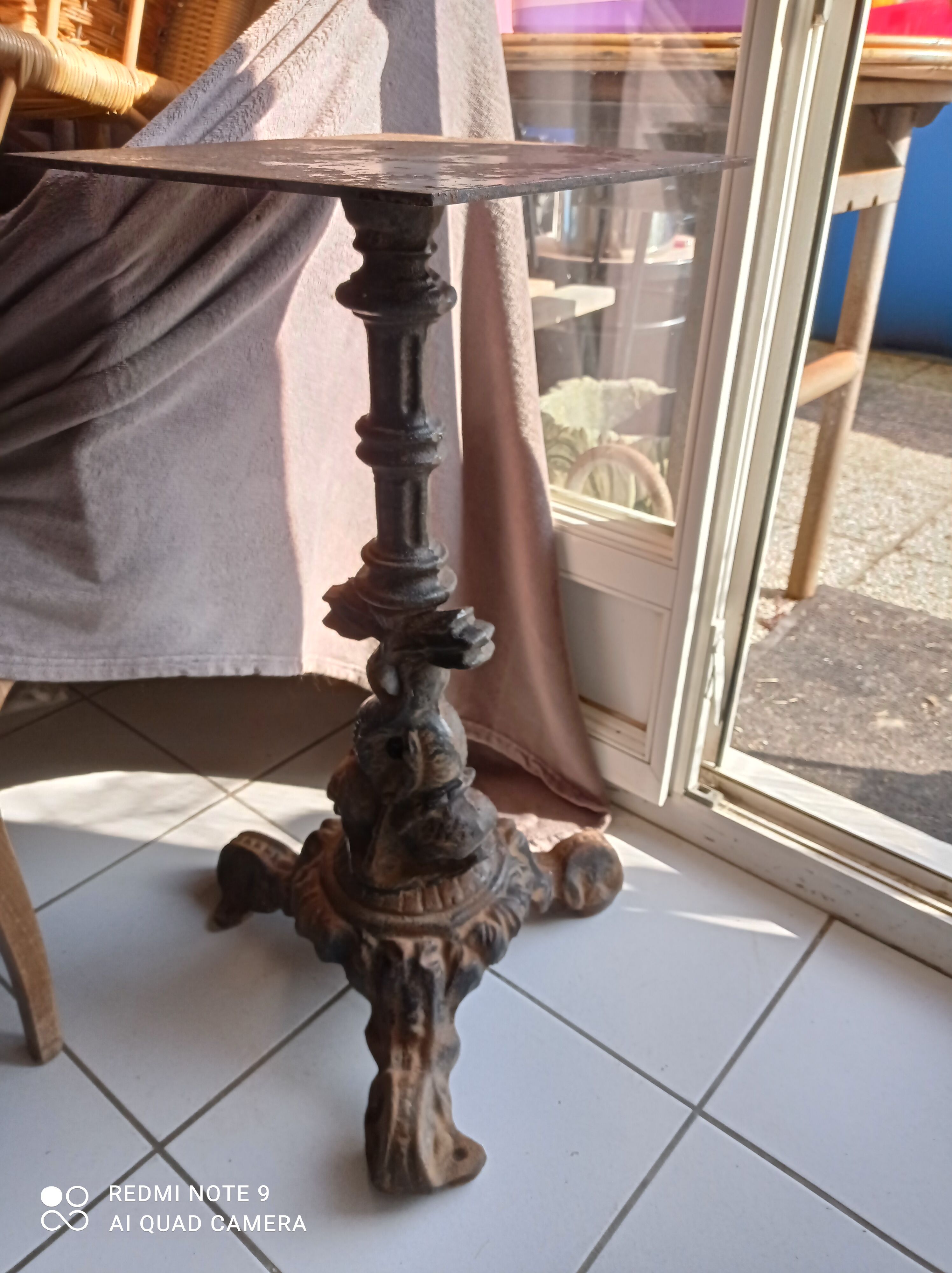 Cast iron table leg of 26 kg