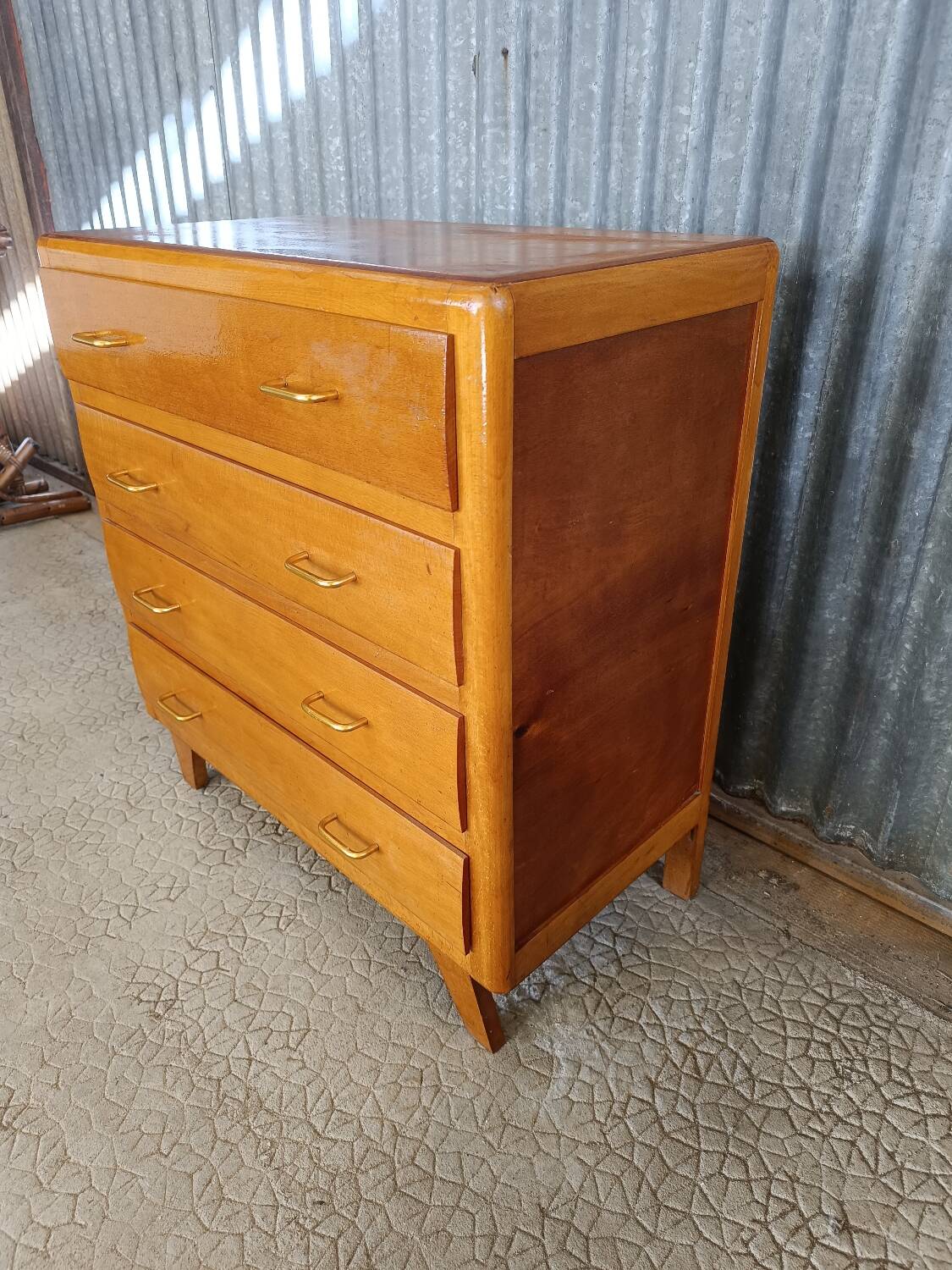 Commode en bois vintage