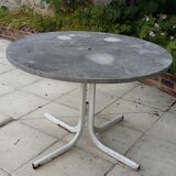 Round marble garden table