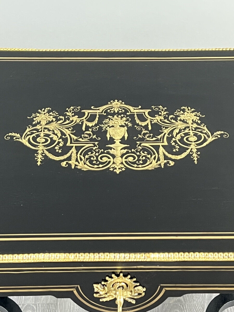 Living room table with flaps in Napoléon III style, 19th century.