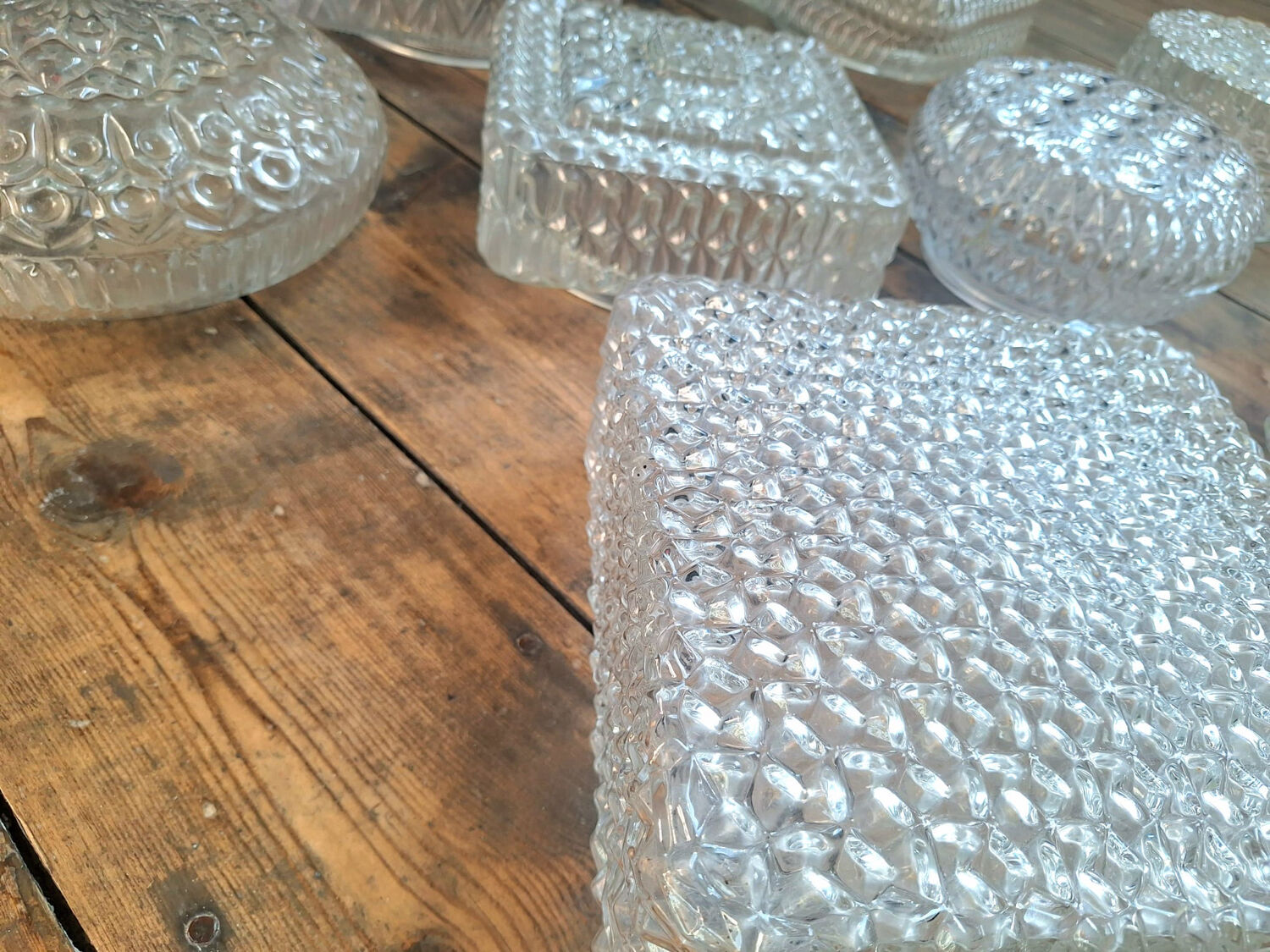 Lot de 8 plafonniers vintage, luminaires anciens, appliques