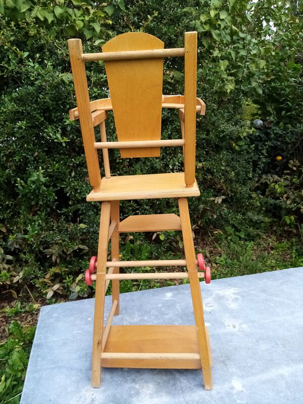 Chaise haute de poupée