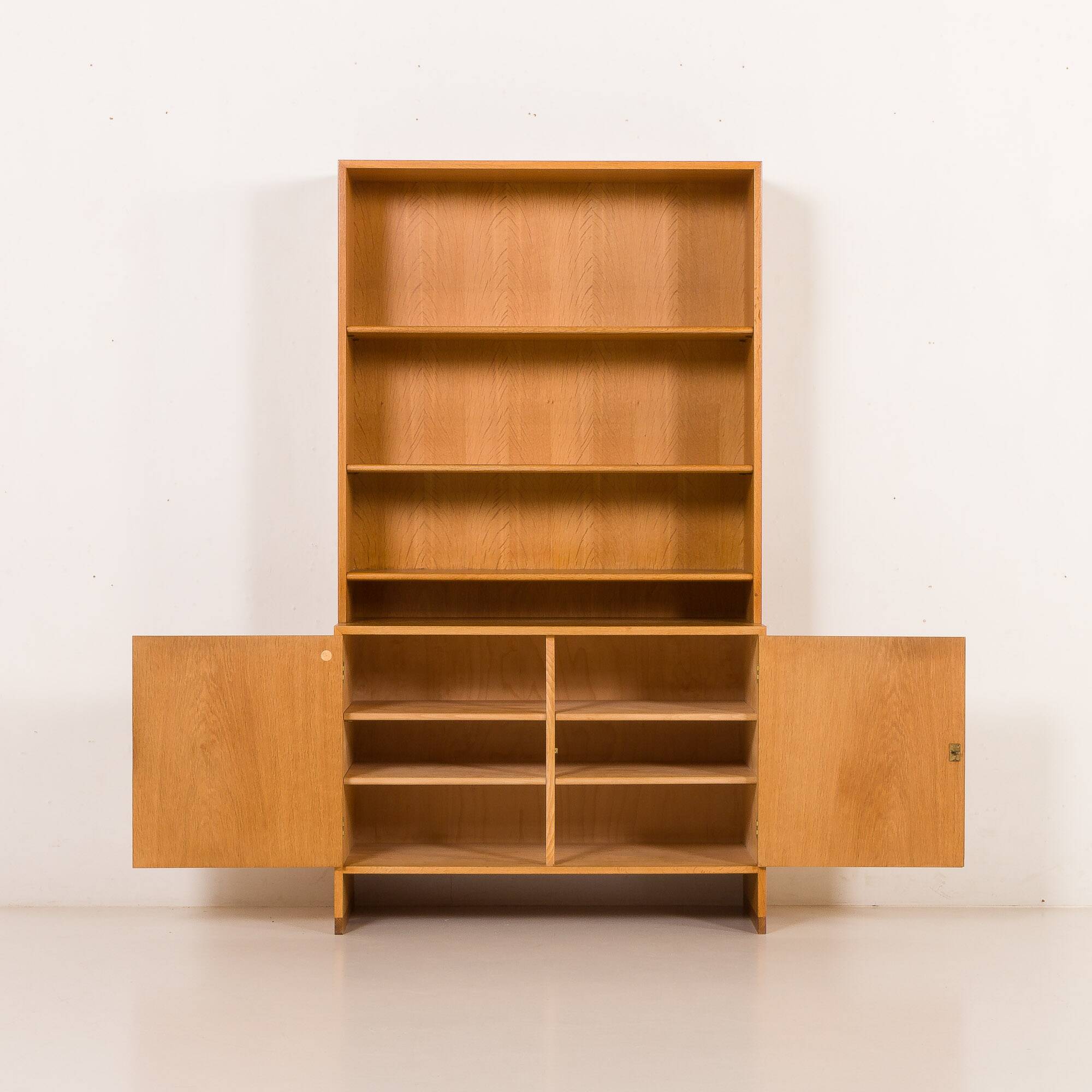 Hans Wegner mid-century oak bookcase, RY Mobler, 1960s