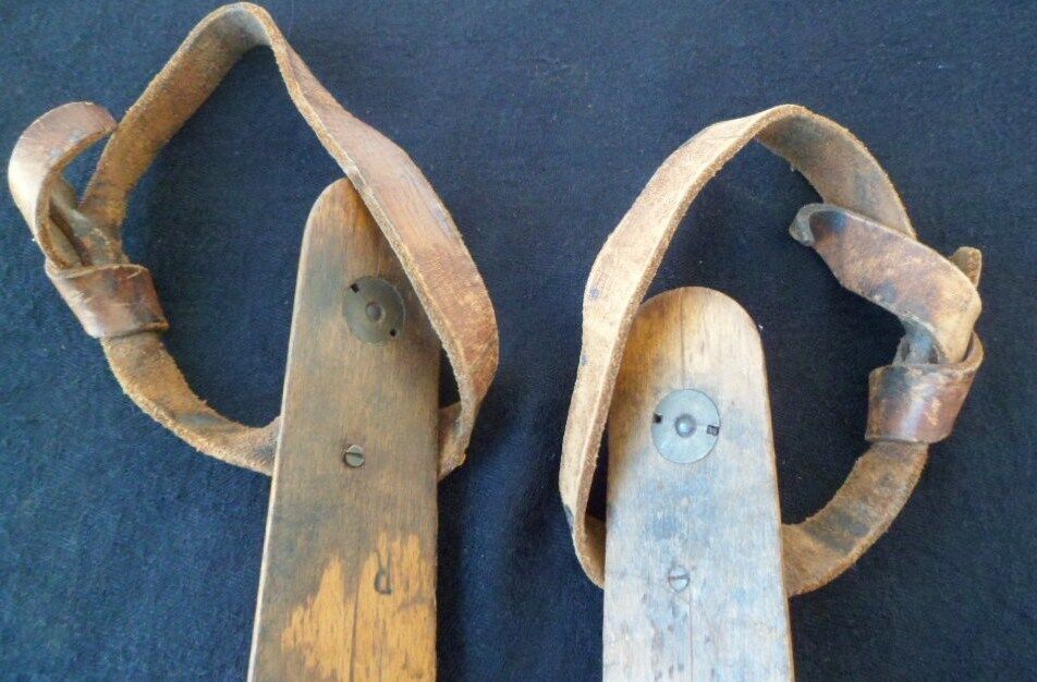 Old ice skates J. NOOITGEDAGT & ZN IJLST