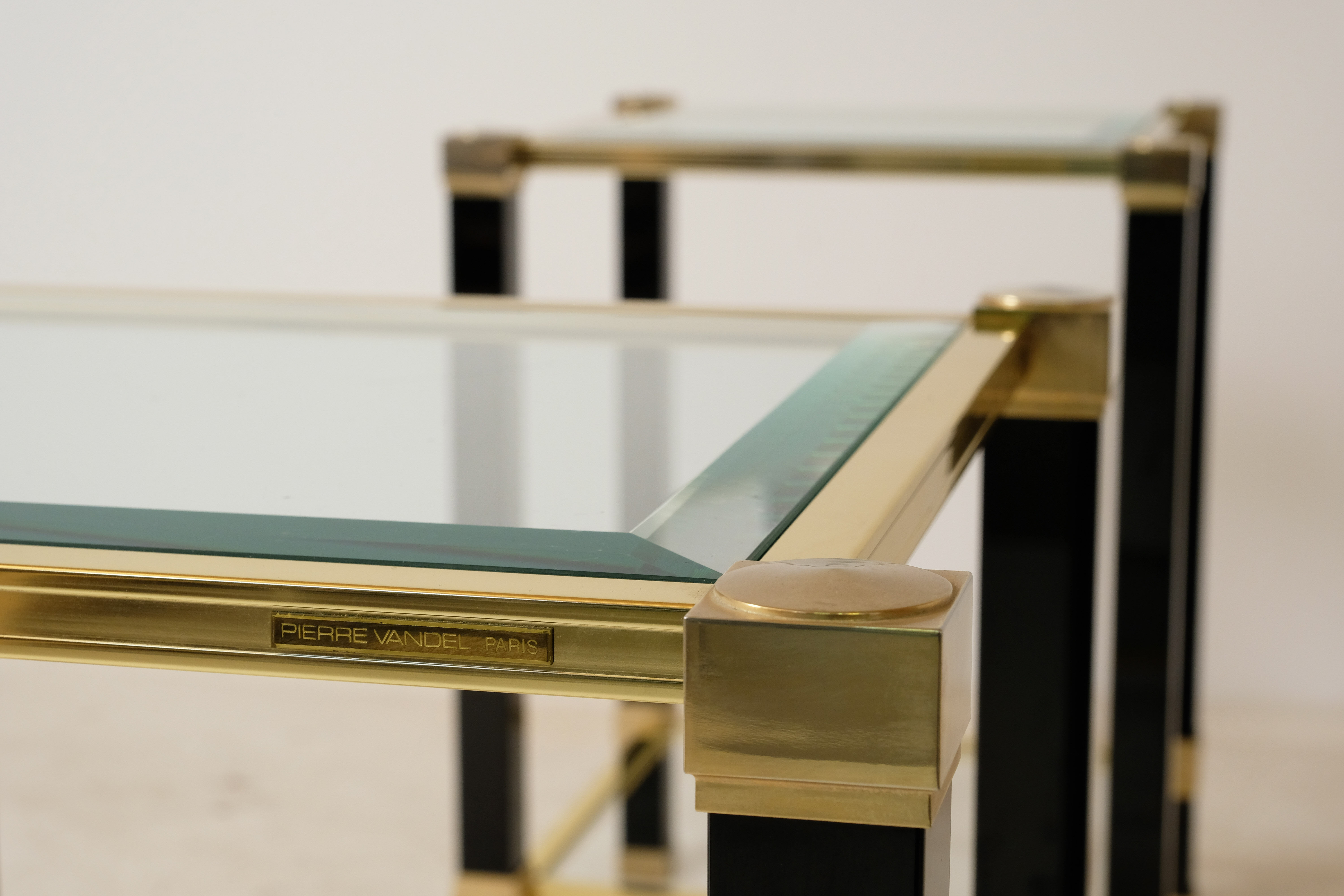 Paire de tables d’appoint ou chevets par Pierre Vandel 1970