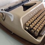 Triumph Gabriele E beige/ vintage 60s writing machine