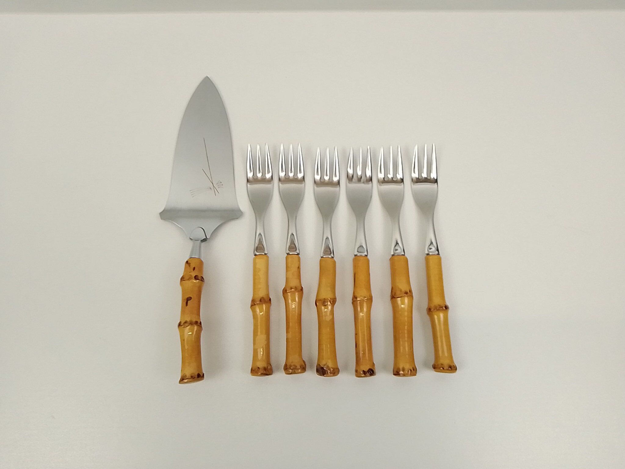 Set of 7 cutlery with bamboo sleeve dessert