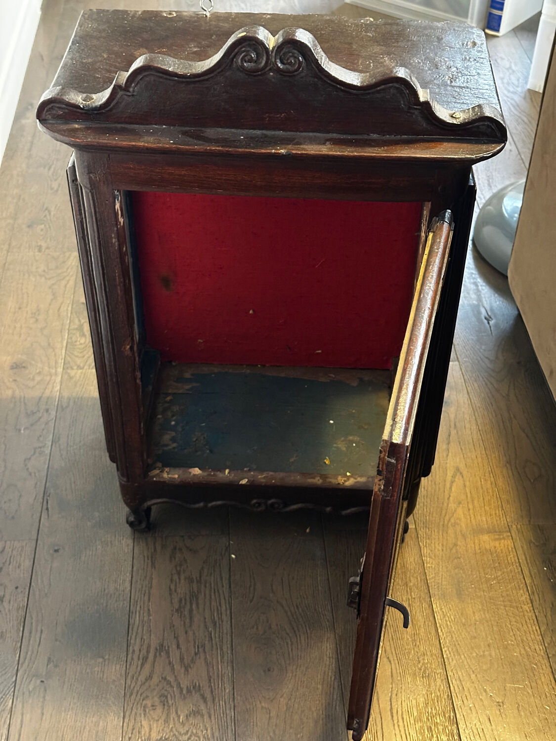 Antique display cabinet in carved wood – Louis XV style – 19th century