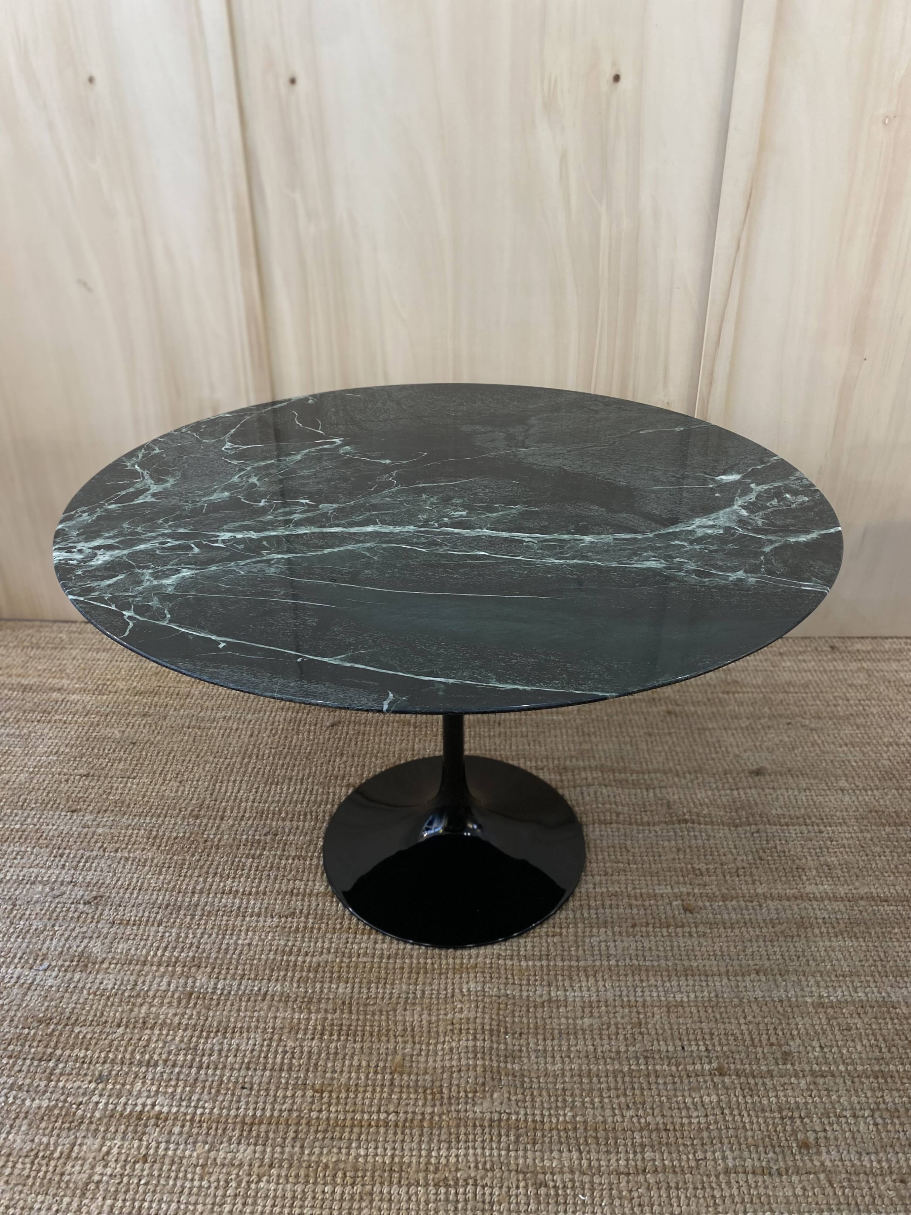 KNOLL round TULIP table in marble by Eero Saarinen