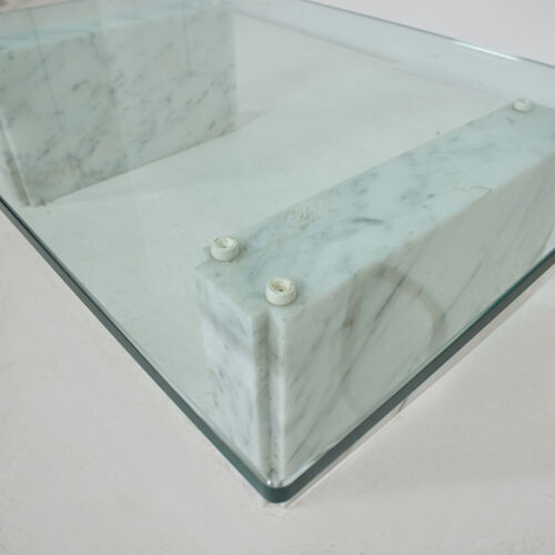 Table basse en marbre de carrare et verre