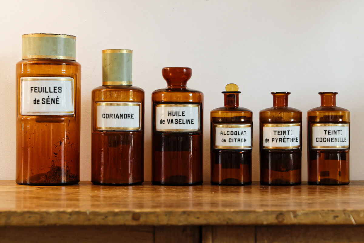 Set of 6 apothecary bottles, early twentieth century