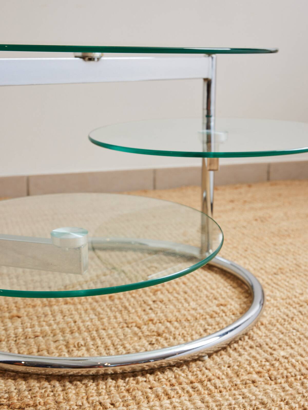 Table basse en verre et métal tubulaire avec plateaux pivotants