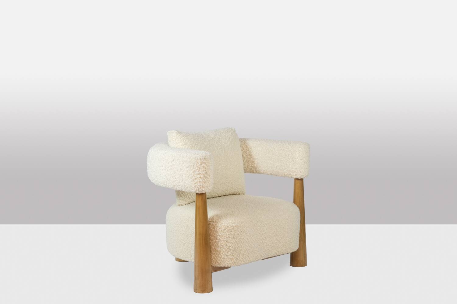 Pair of “bean” shaped armchairs, in blond beech. Contemporary work.
