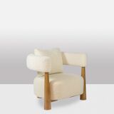 Pair of “bean” shaped armchairs, in blond beech. Contemporary work.
