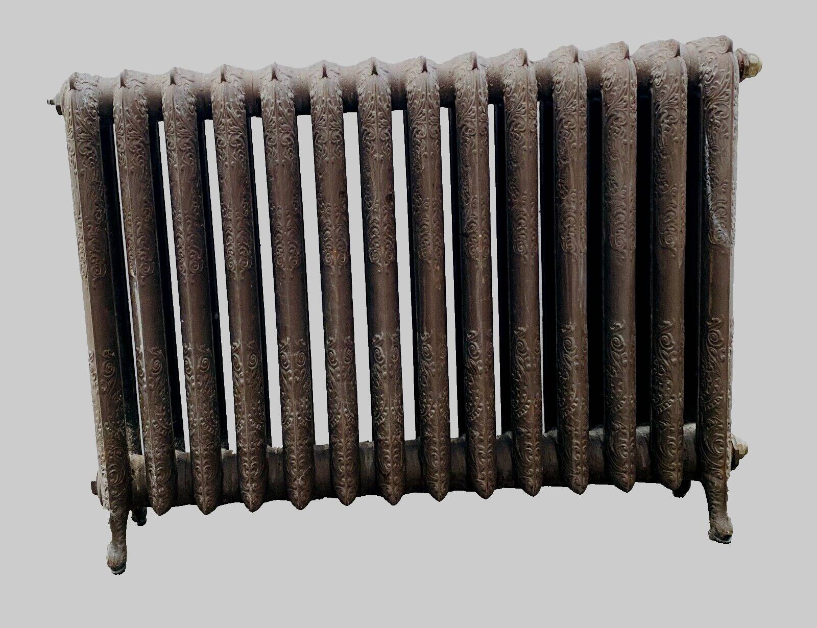 Radiateur ancien a lames fleuries en fonte de fer XX siècle