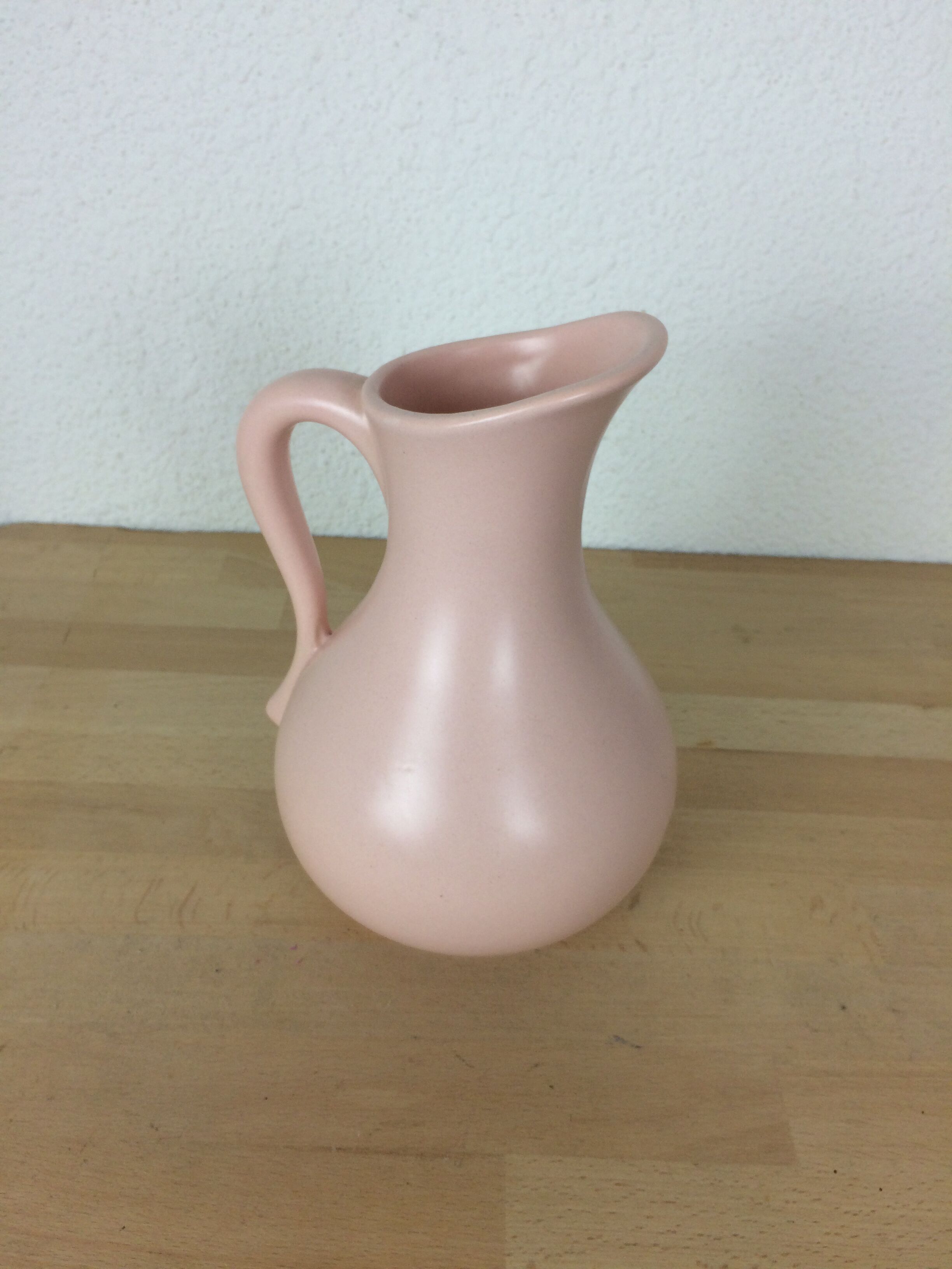 Vase shaped pitcher pink "Roland"