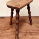 Tabouret ancien tripode en bois