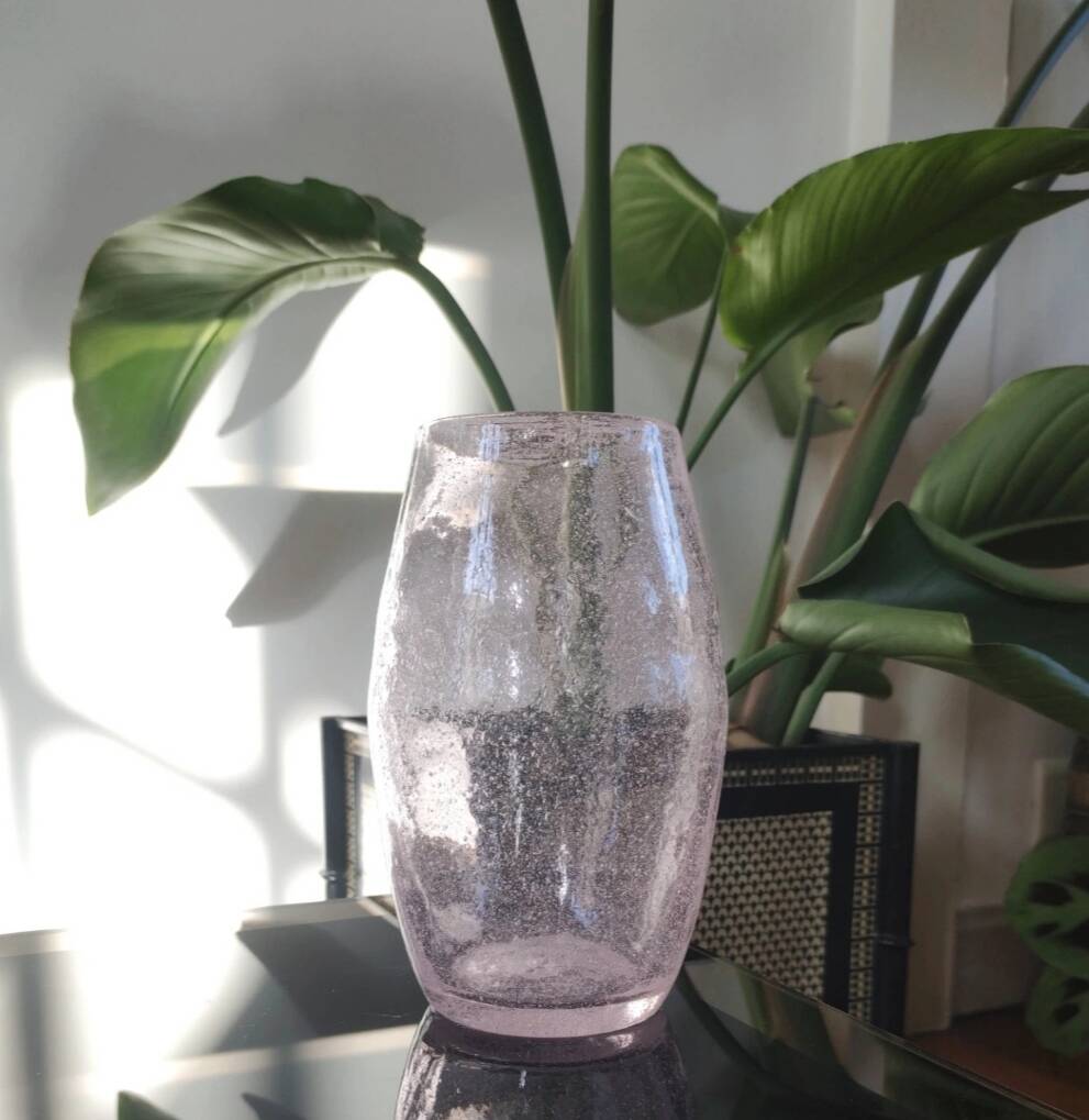 Artisanal vase in pink/transparent bubbled glass
