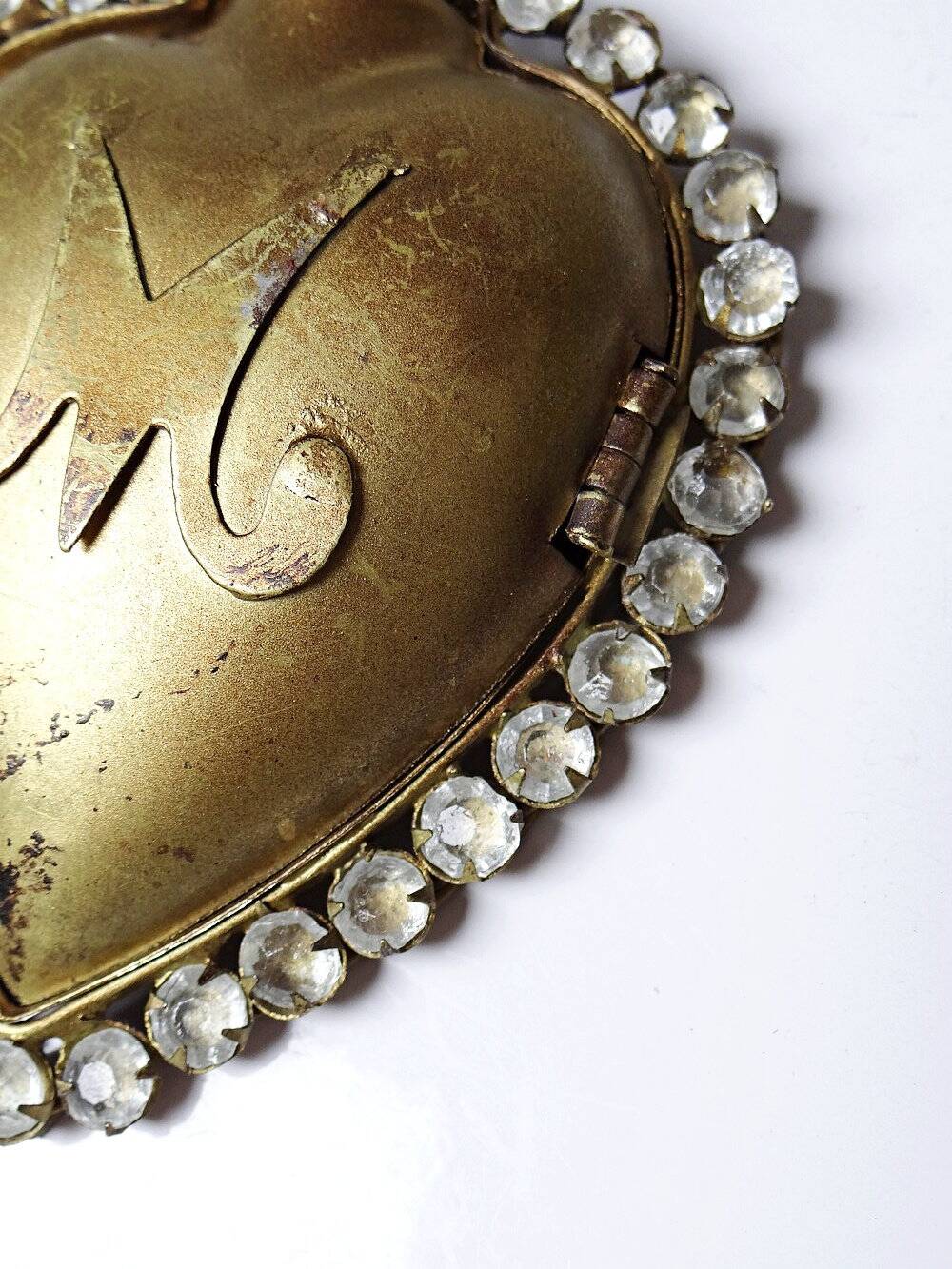 Ex-voto ancien cœur enflammé de Marie pomponne serti de strass, XIXe-XXe