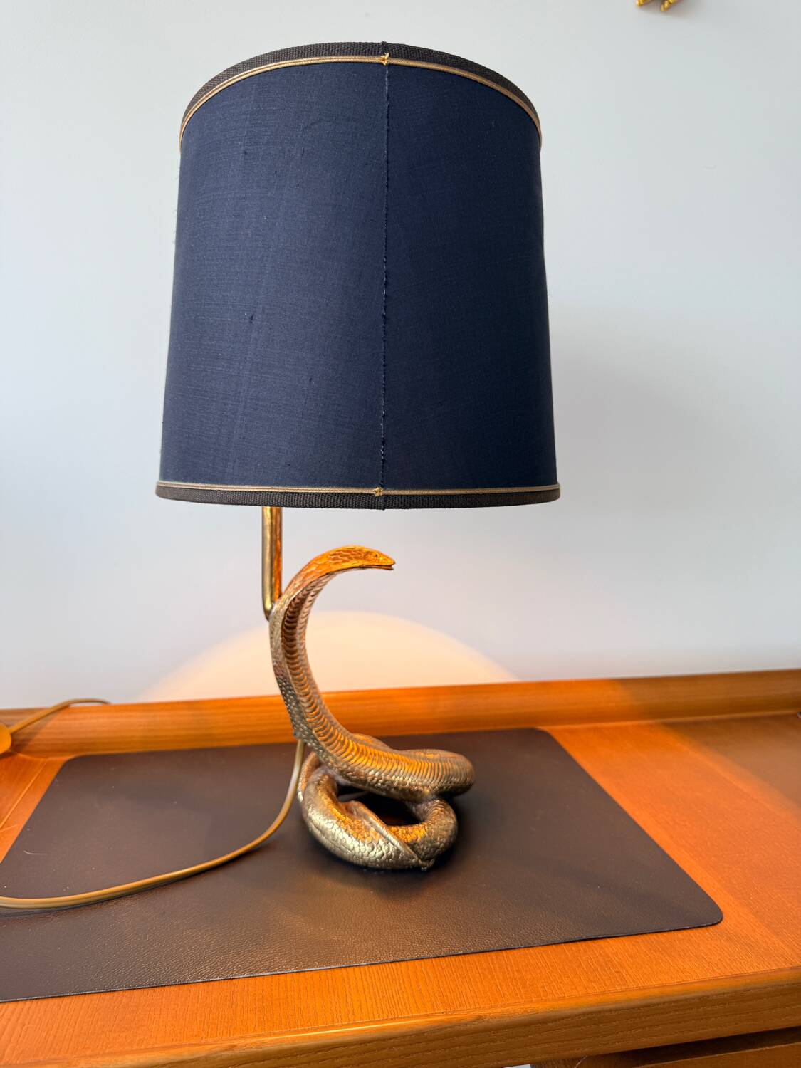 Cobra sculptural lamp in brass – Vintage French work, circa 19