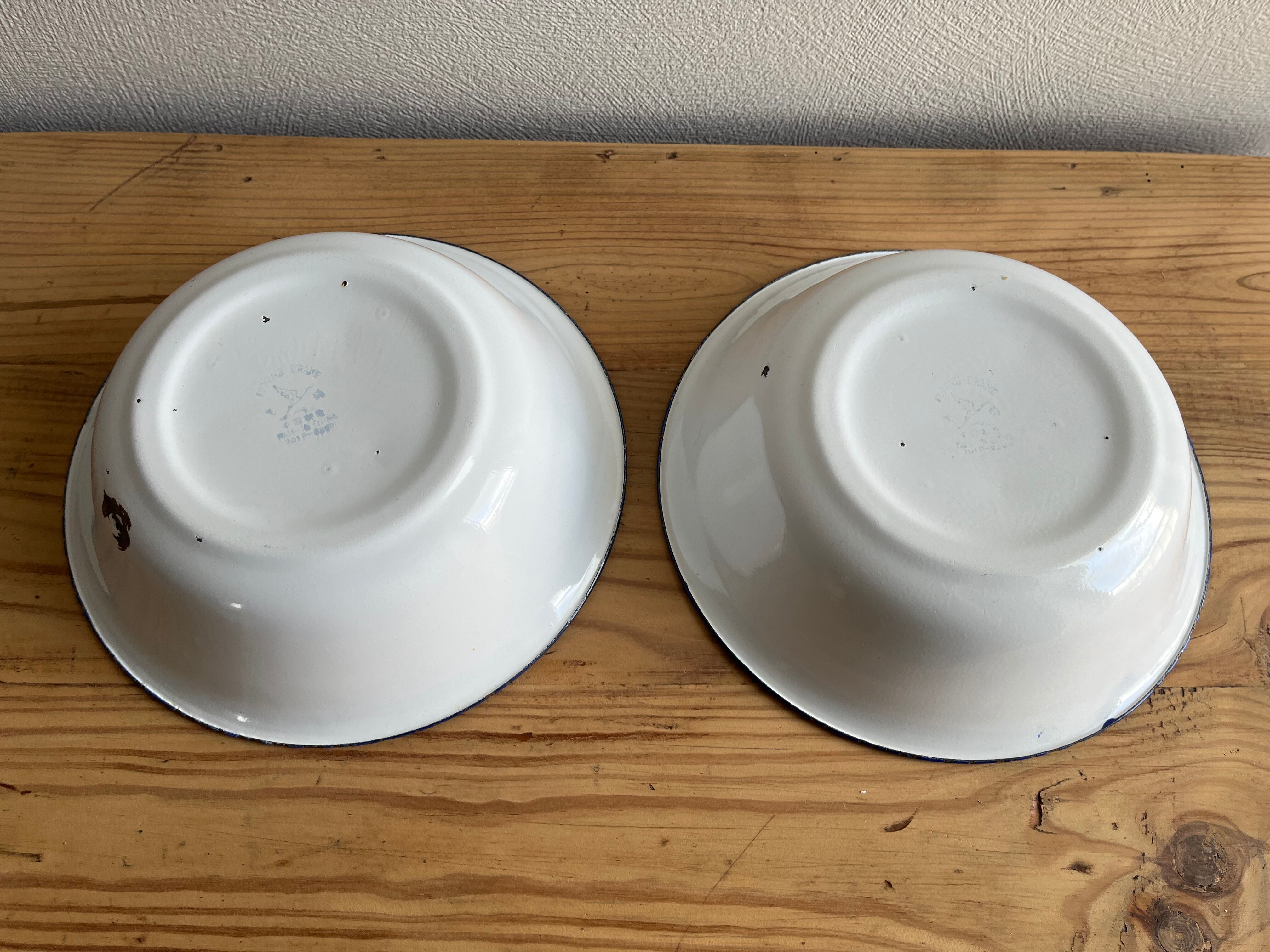 Enamelled dishes vintage flowers