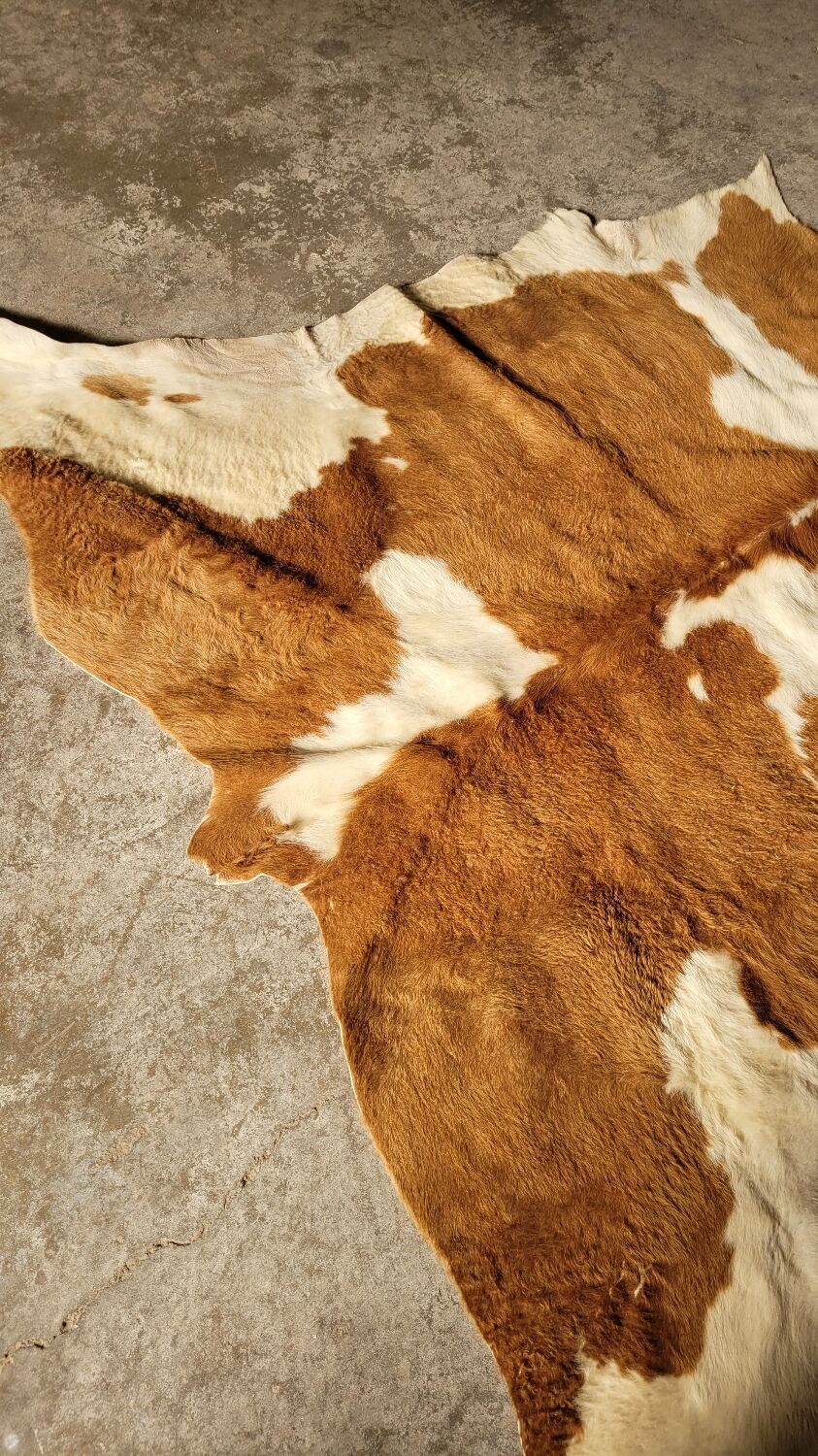 Tapis peau de vache vintage 1970