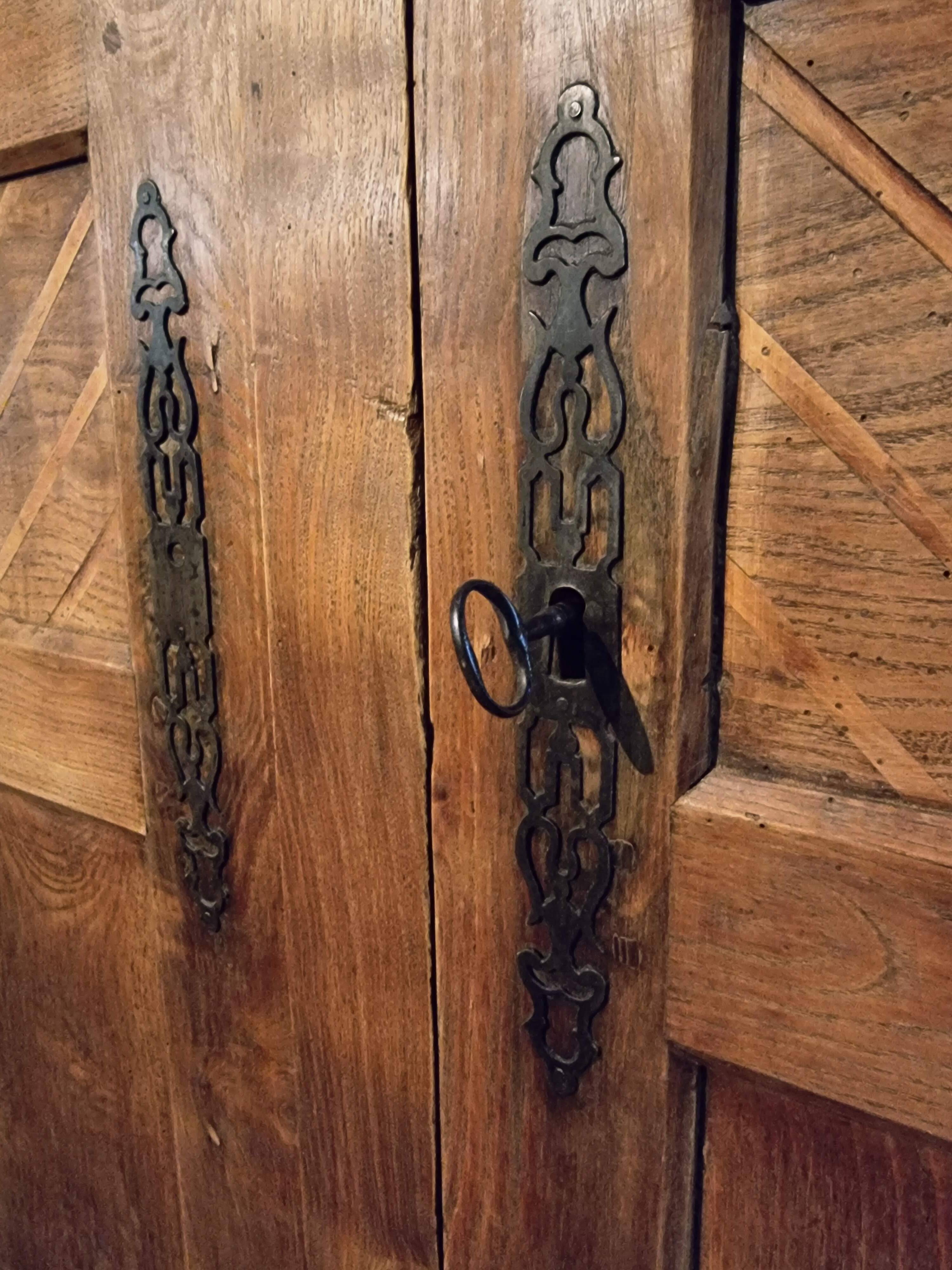 Armoire / placard français ancien – XIXe siècle