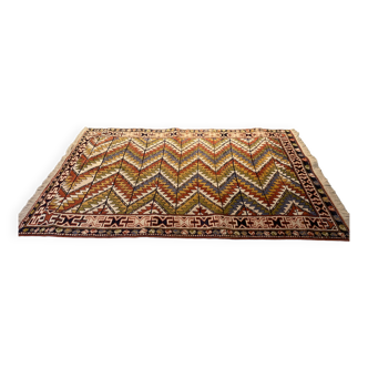 Rectangular carpet with fringes