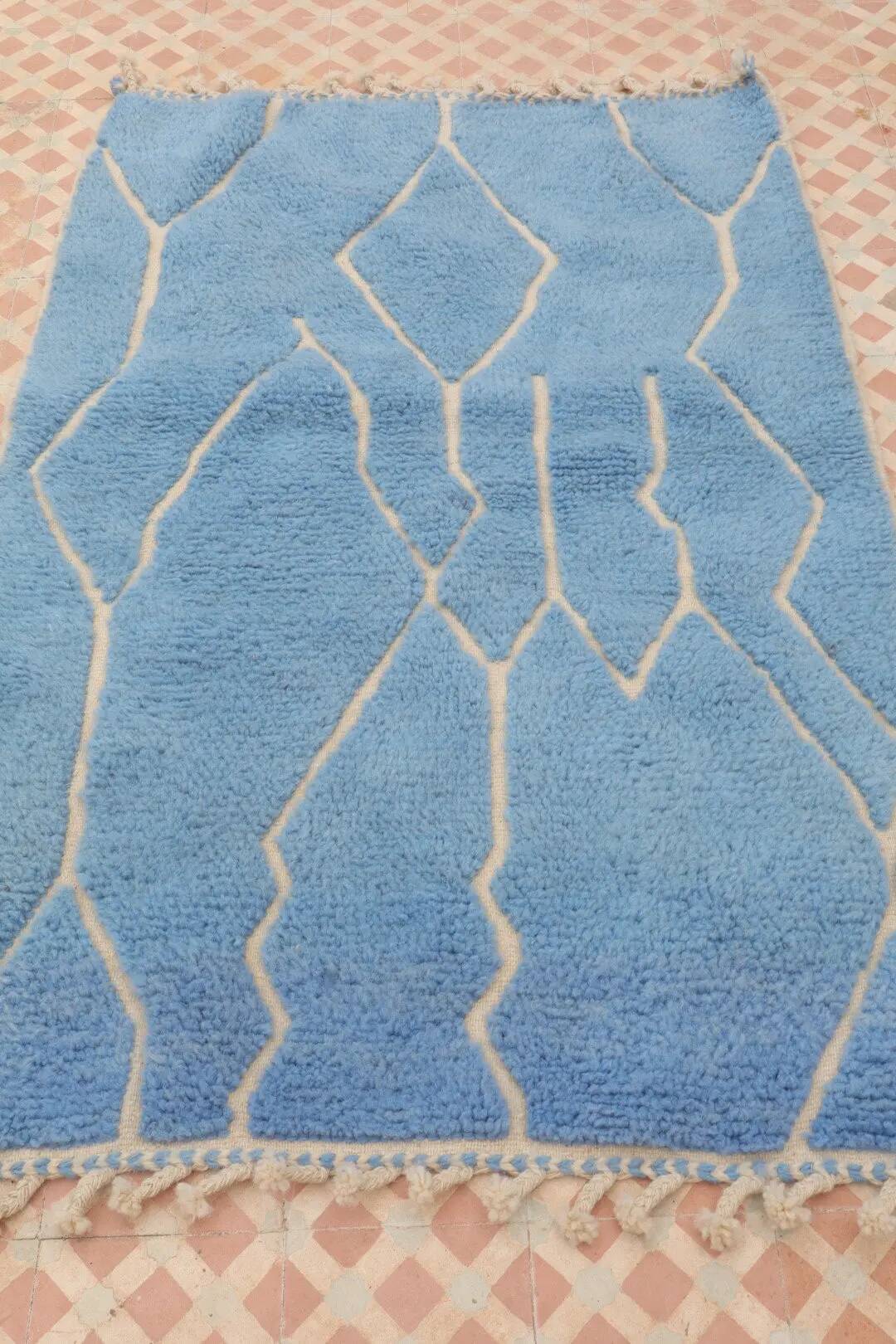Beni Ouarain Berber rug in glacier blue with relief patterns - 152 x 100 cm